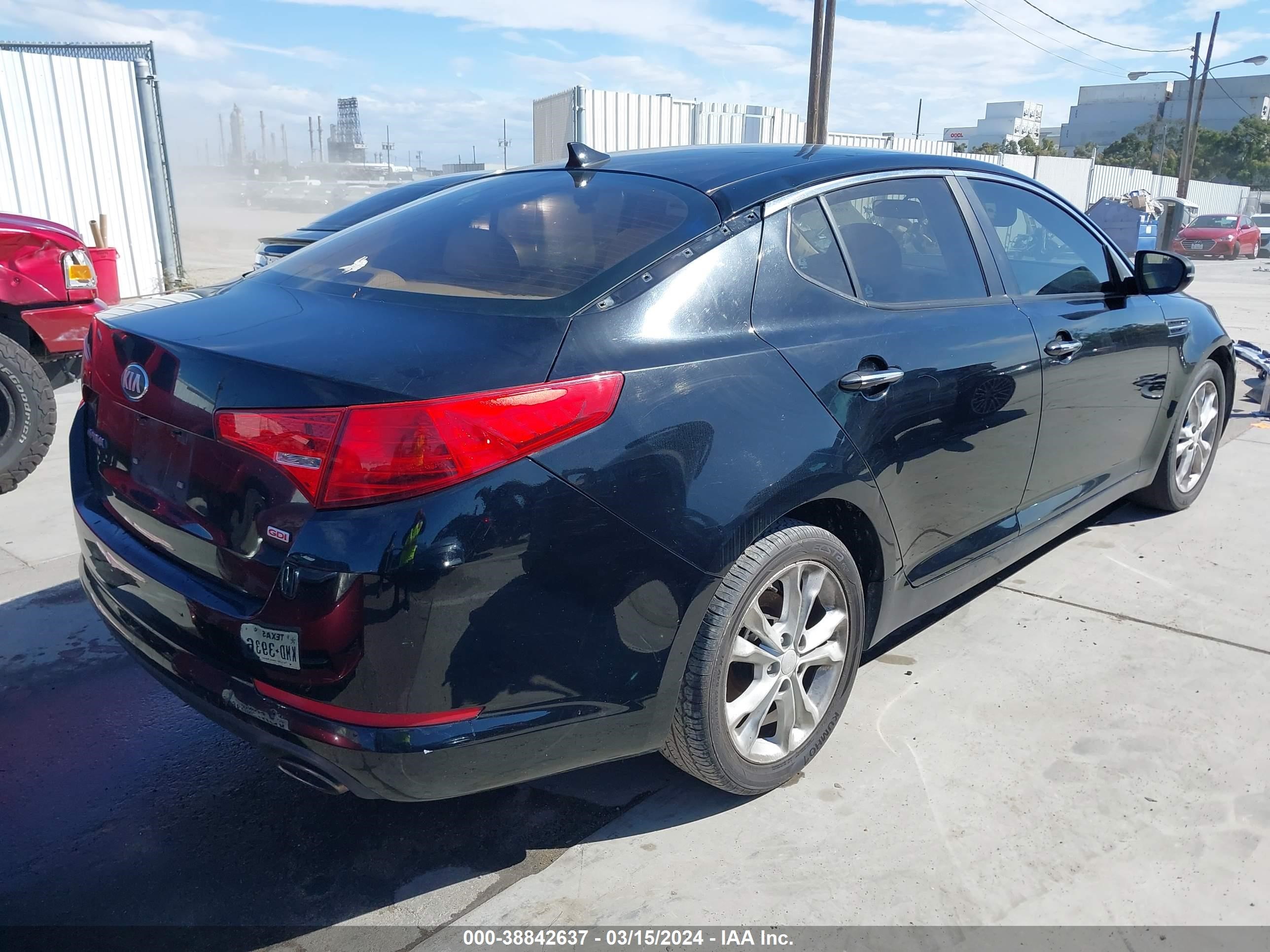 Photo 3 VIN: 5XXGM4A74DG148386 - KIA OPTIMA 