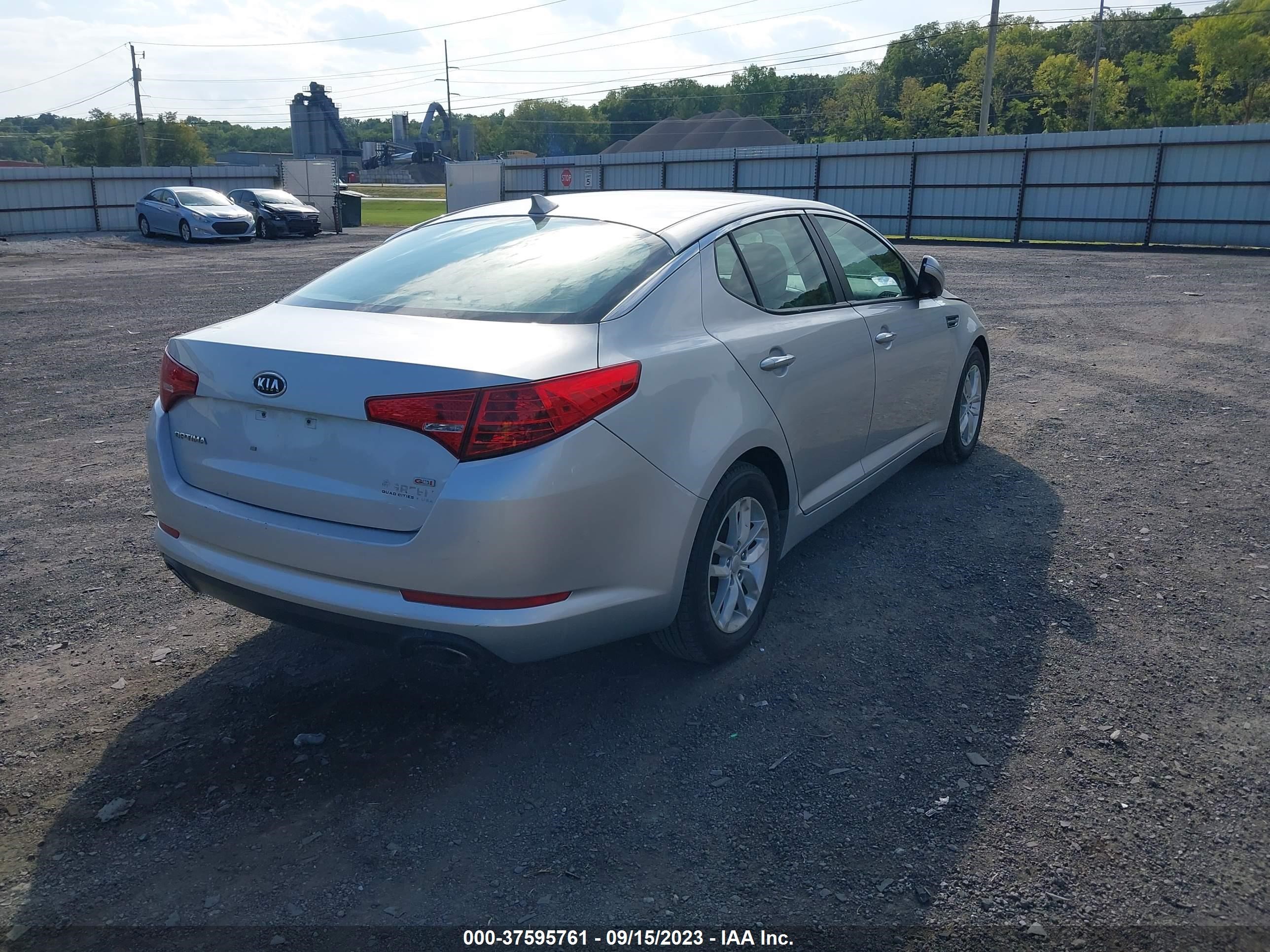 Photo 3 VIN: 5XXGM4A75CG068545 - KIA OPTIMA 