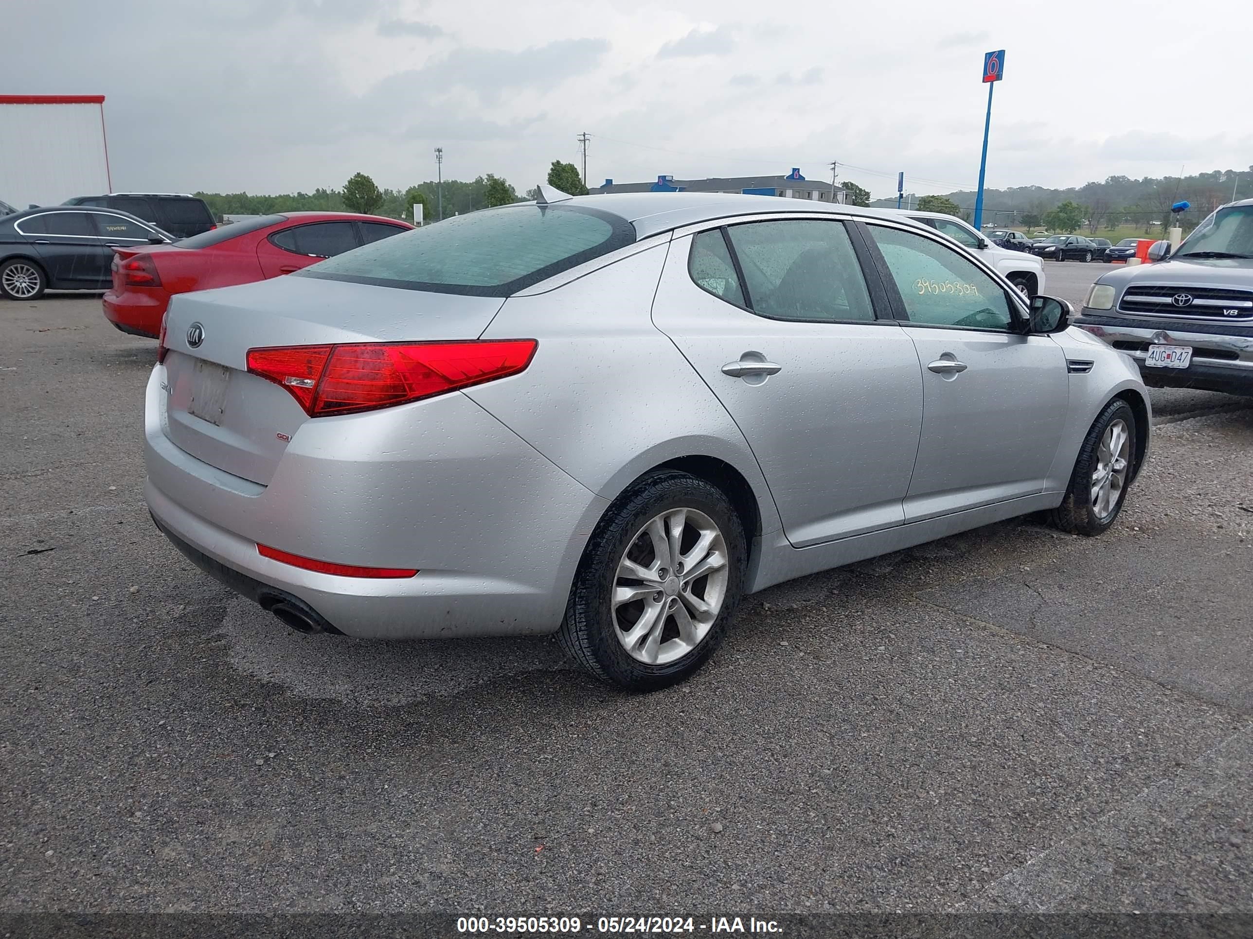 Photo 3 VIN: 5XXGM4A75DG213052 - KIA OPTIMA 