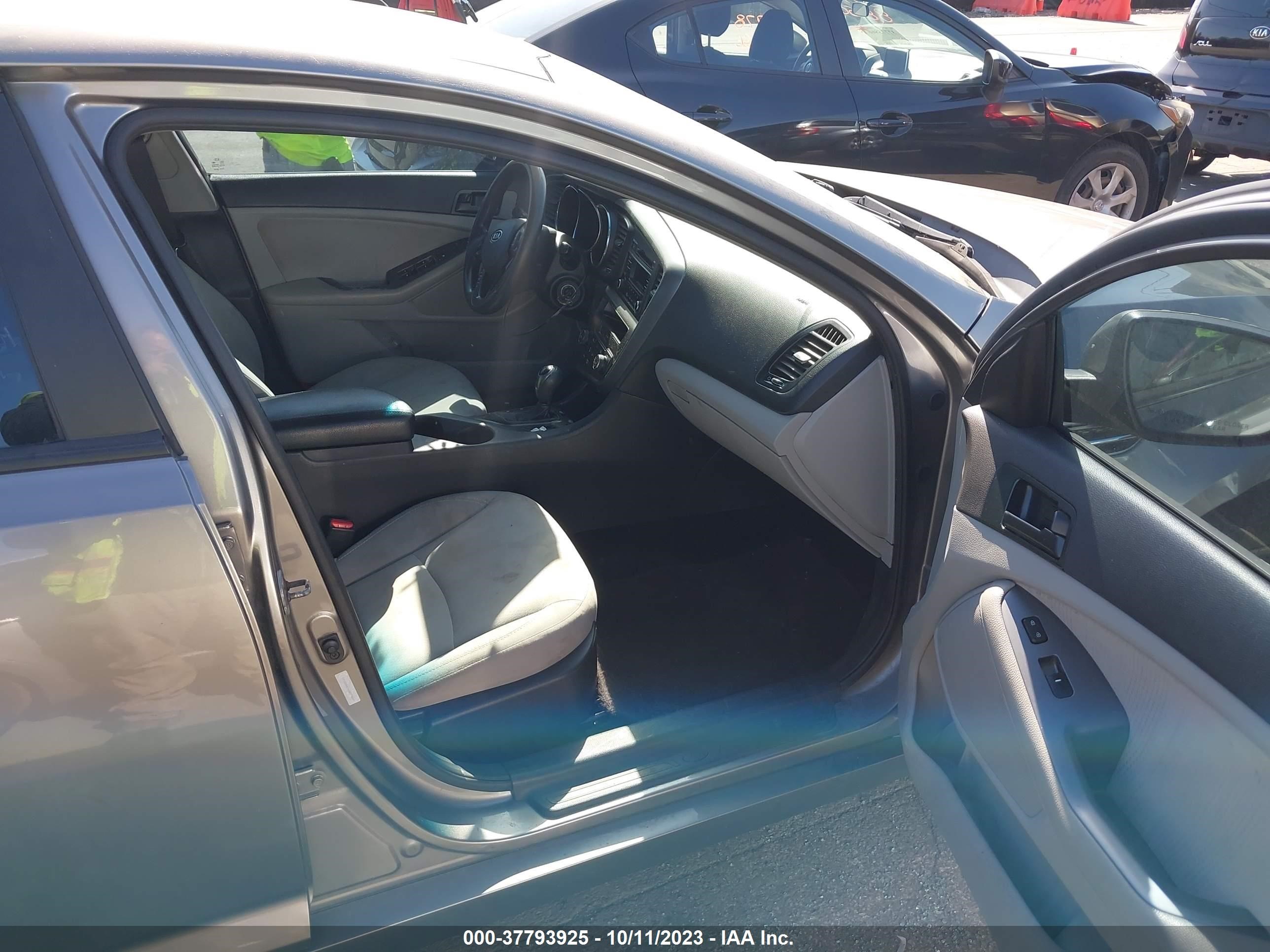 Photo 4 VIN: 5XXGM4A76CG075830 - KIA OPTIMA 