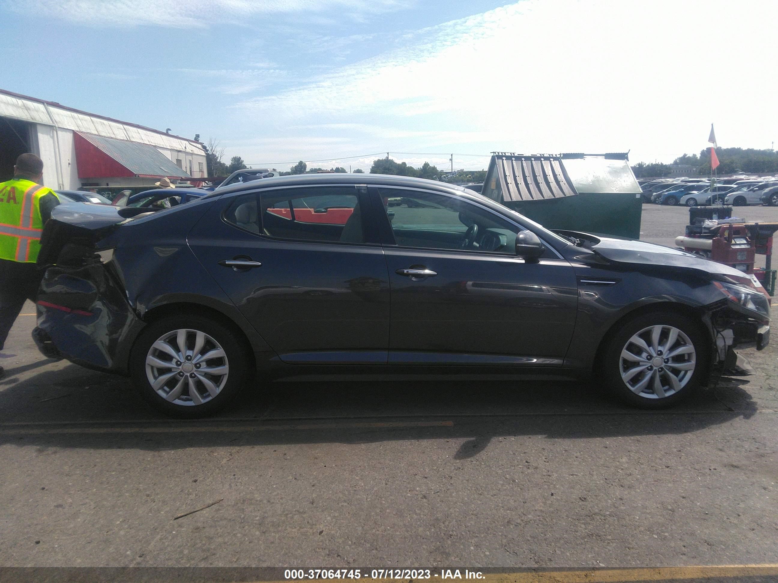 Photo 12 VIN: 5XXGM4A76FG500175 - KIA OPTIMA 