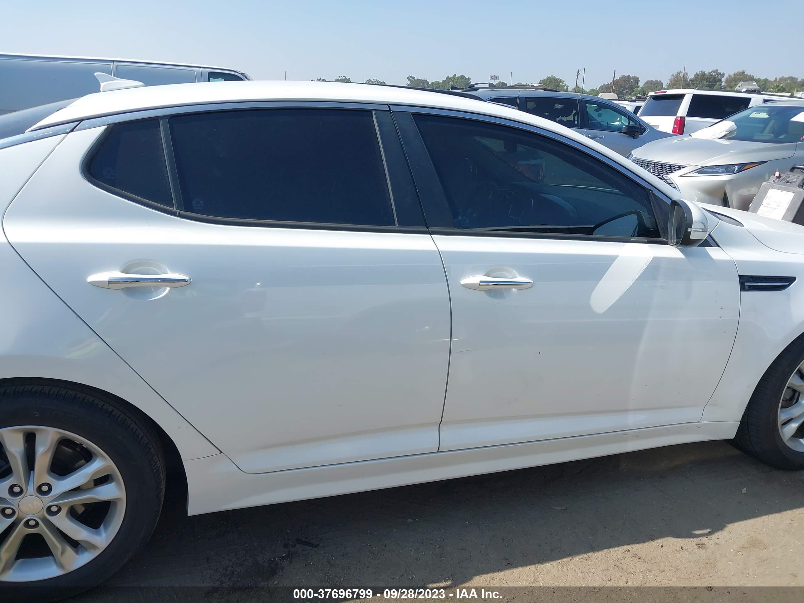 Photo 11 VIN: 5XXGM4A77EG302199 - KIA OPTIMA 