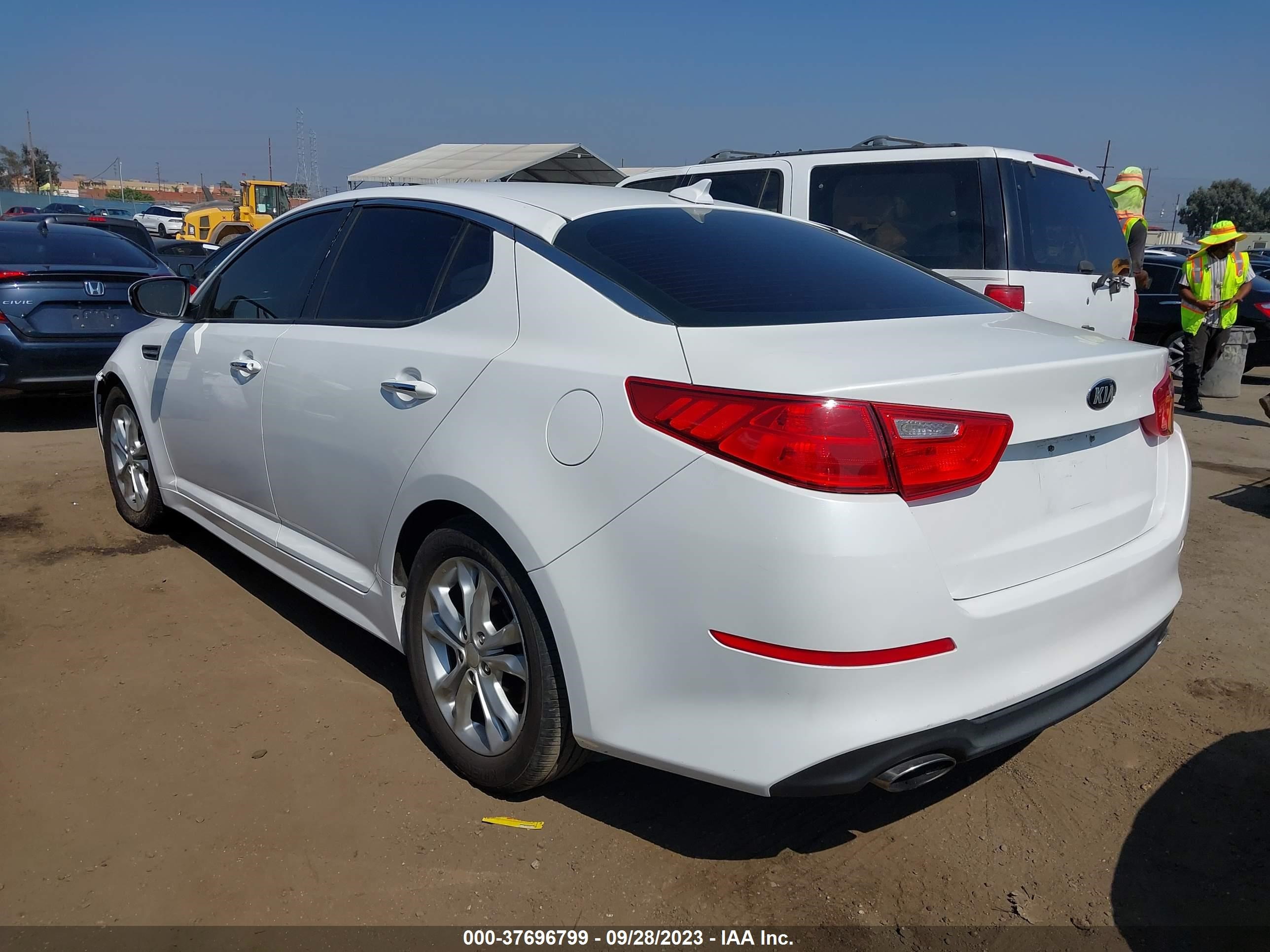 Photo 2 VIN: 5XXGM4A77EG302199 - KIA OPTIMA 