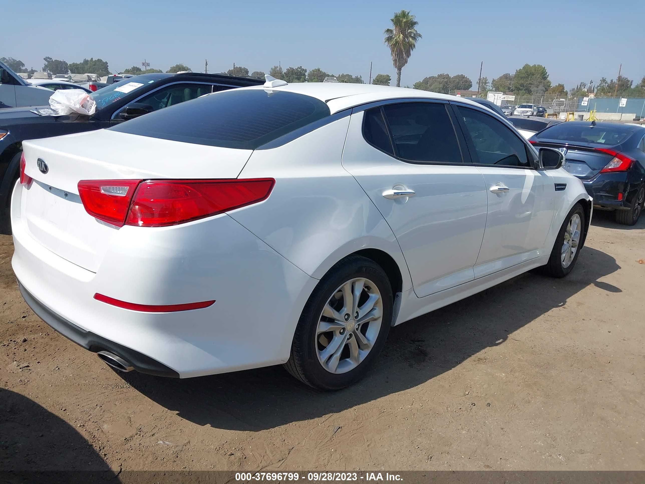 Photo 3 VIN: 5XXGM4A77EG302199 - KIA OPTIMA 