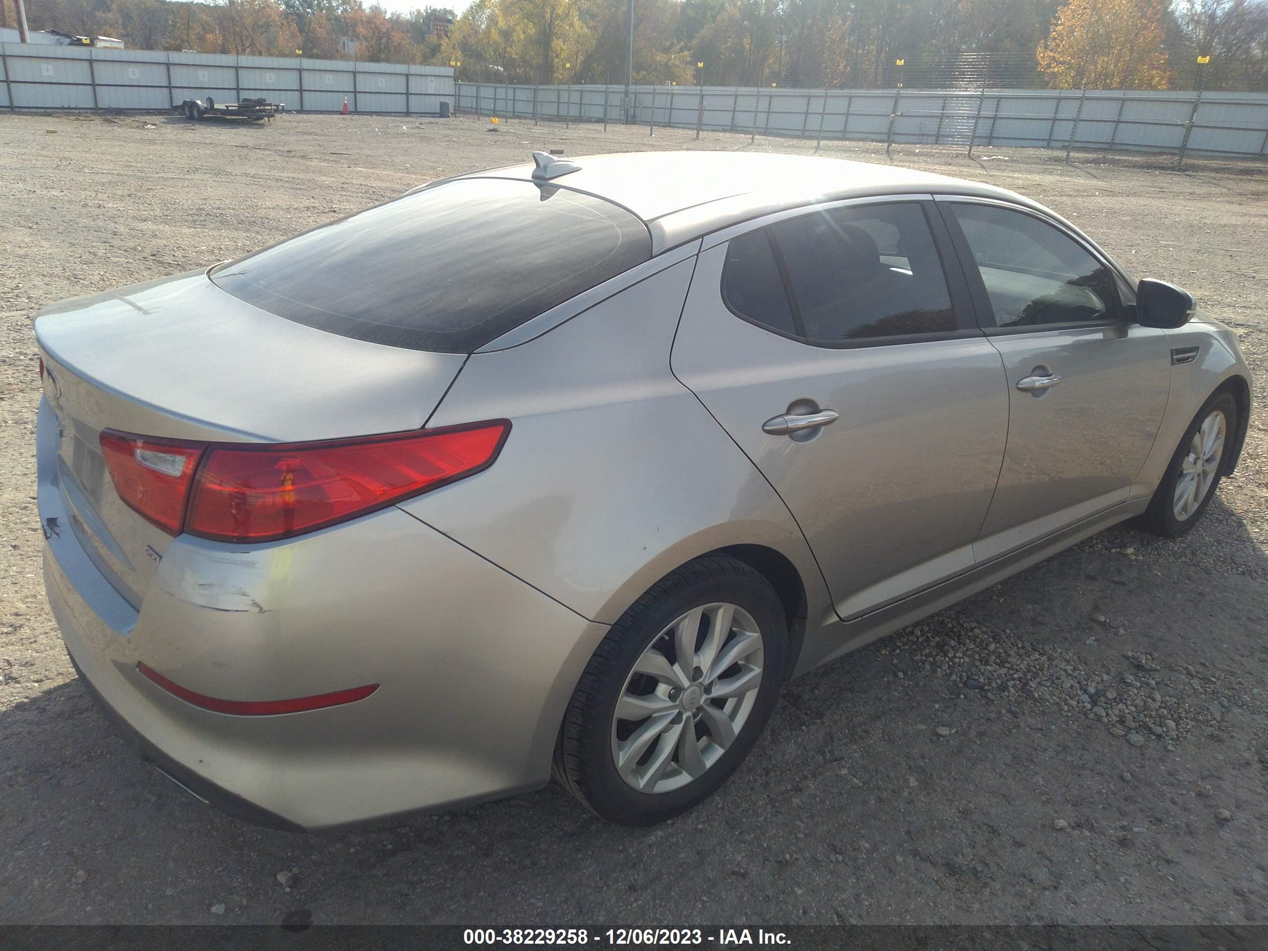 Photo 3 VIN: 5XXGM4A77FG443128 - KIA OPTIMA 