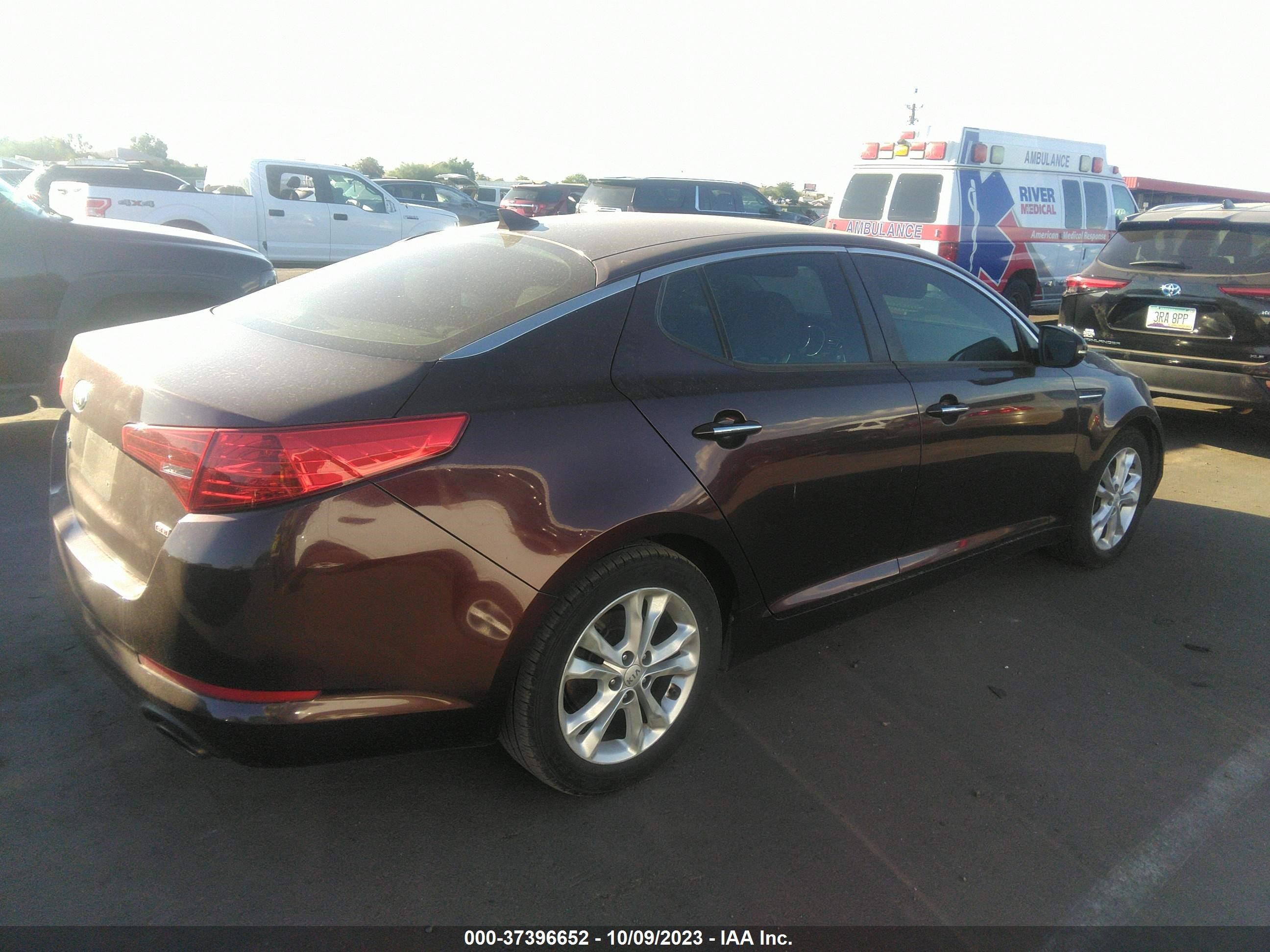 Photo 3 VIN: 5XXGM4A79DG124018 - KIA OPTIMA 