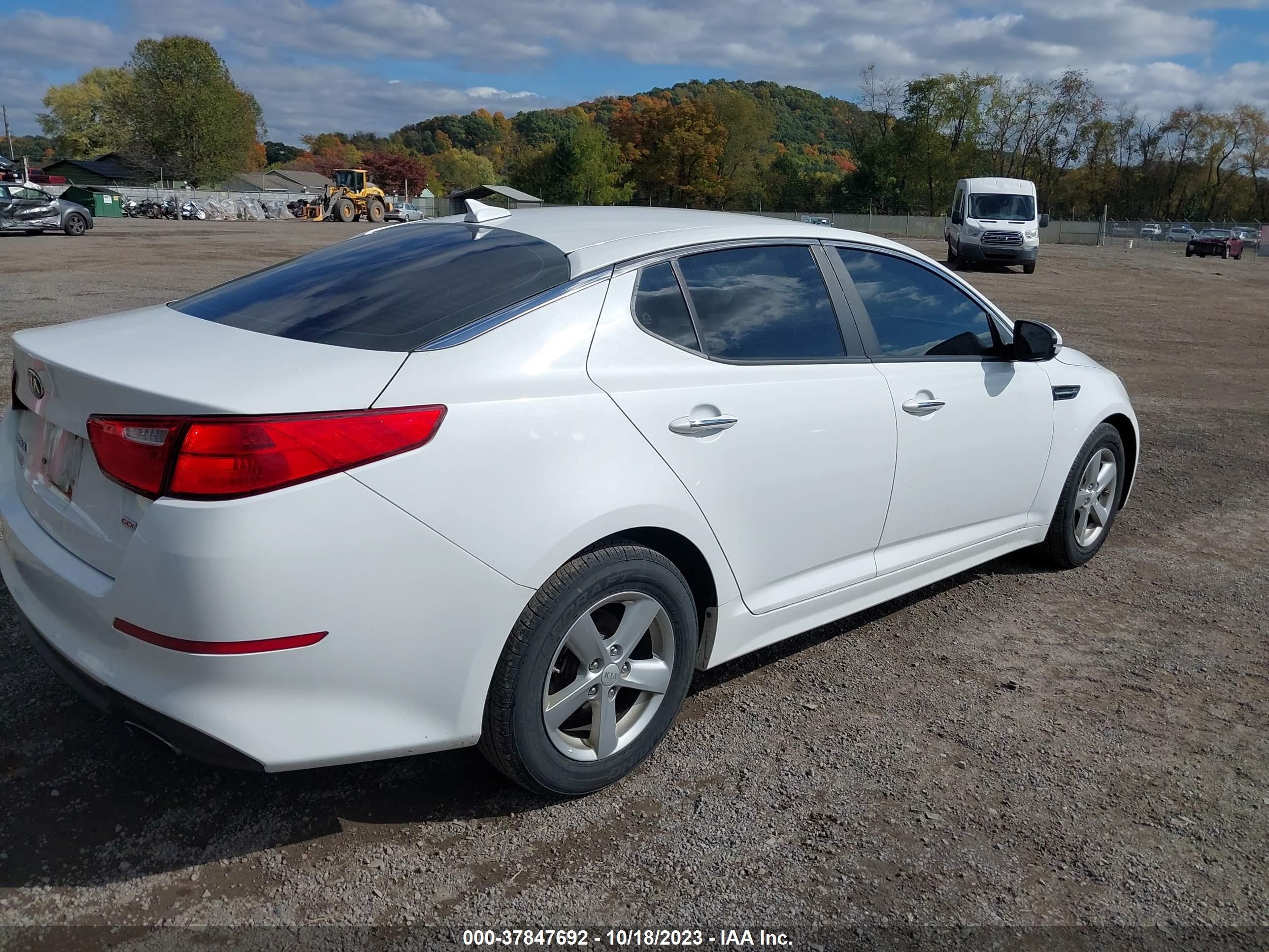 Photo 3 VIN: 5XXGM4A79FG415623 - KIA OPTIMA 