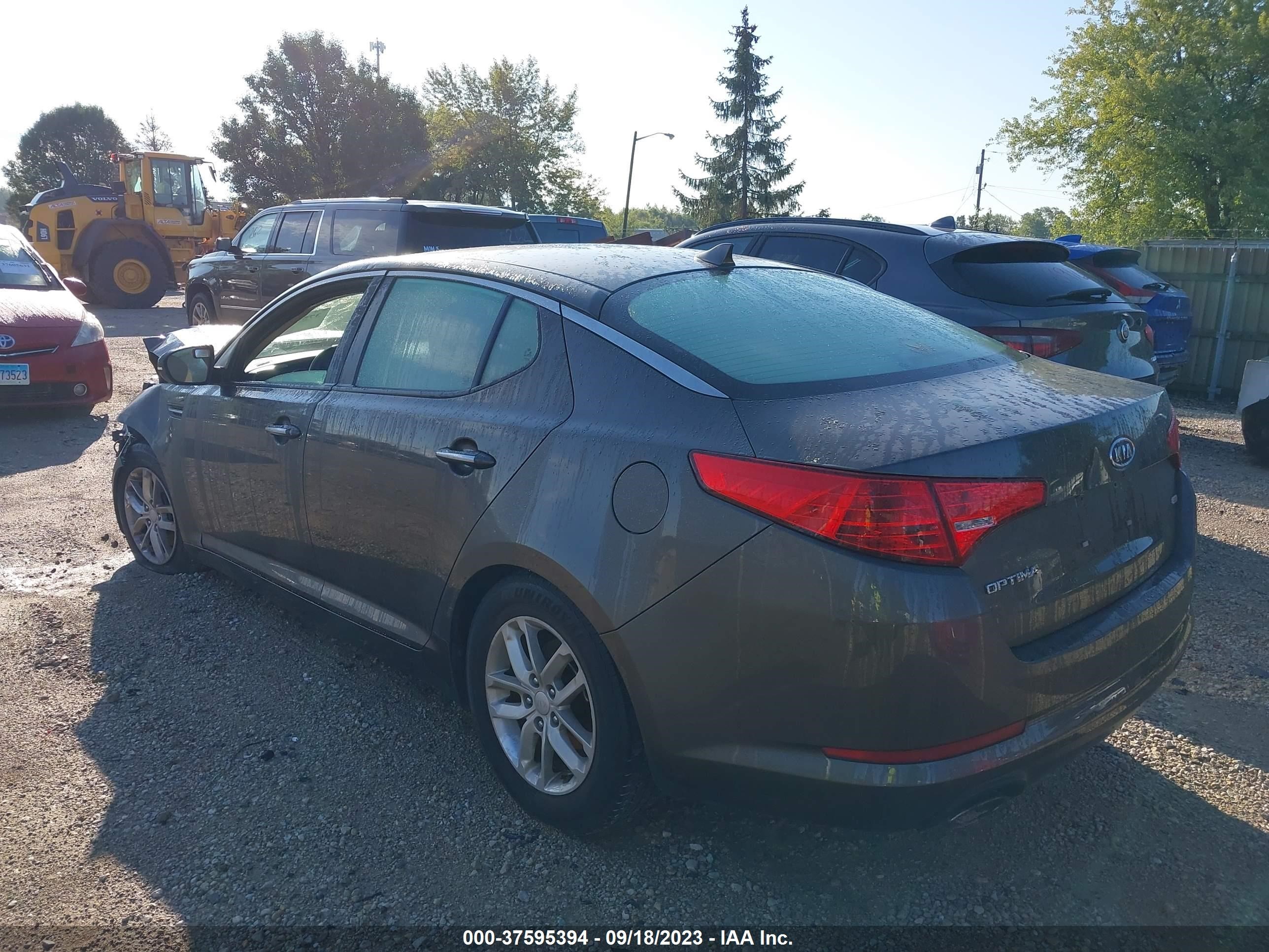 Photo 2 VIN: 5XXGM4A7XCG061946 - KIA OPTIMA 