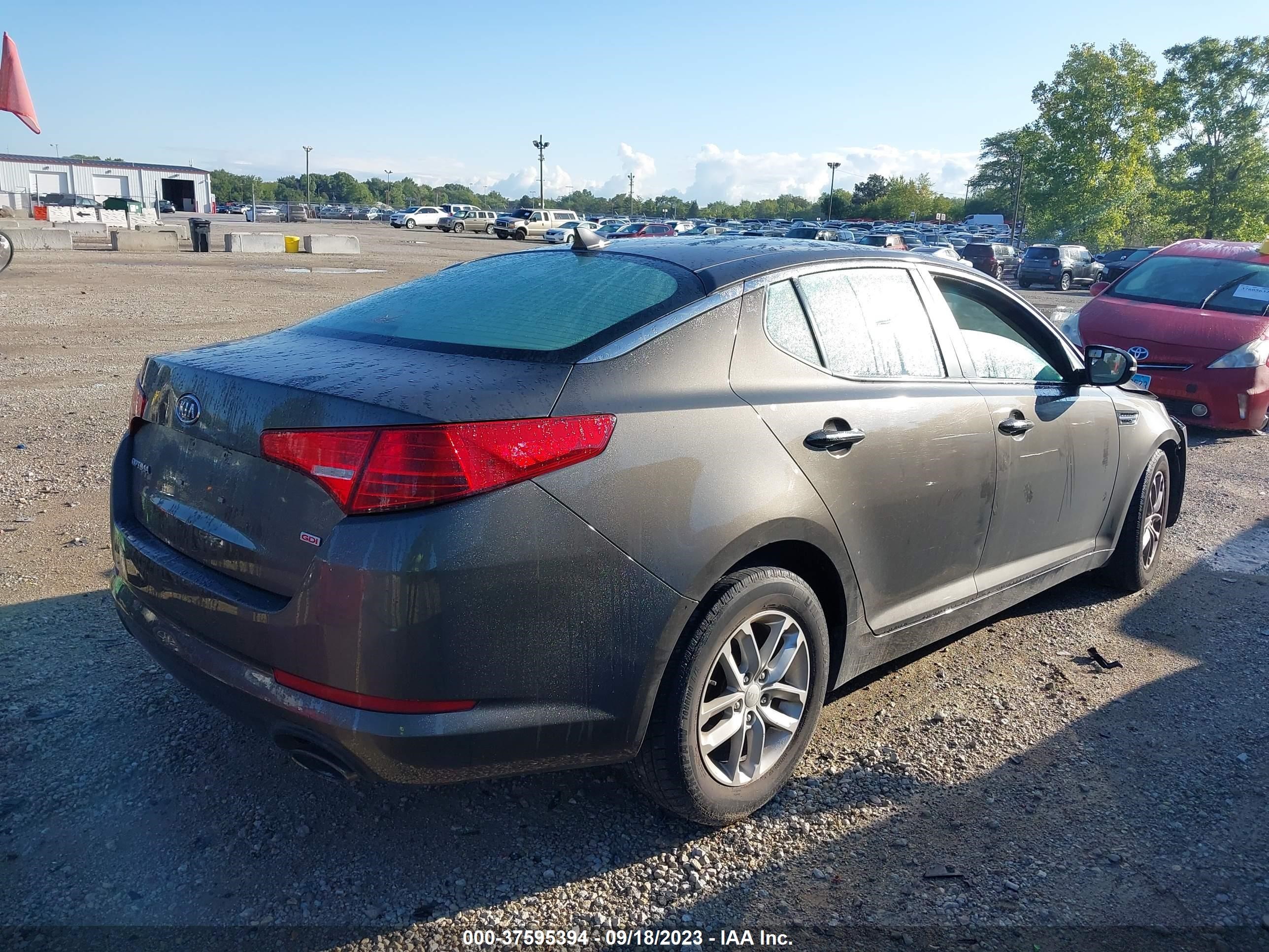 Photo 3 VIN: 5XXGM4A7XCG061946 - KIA OPTIMA 