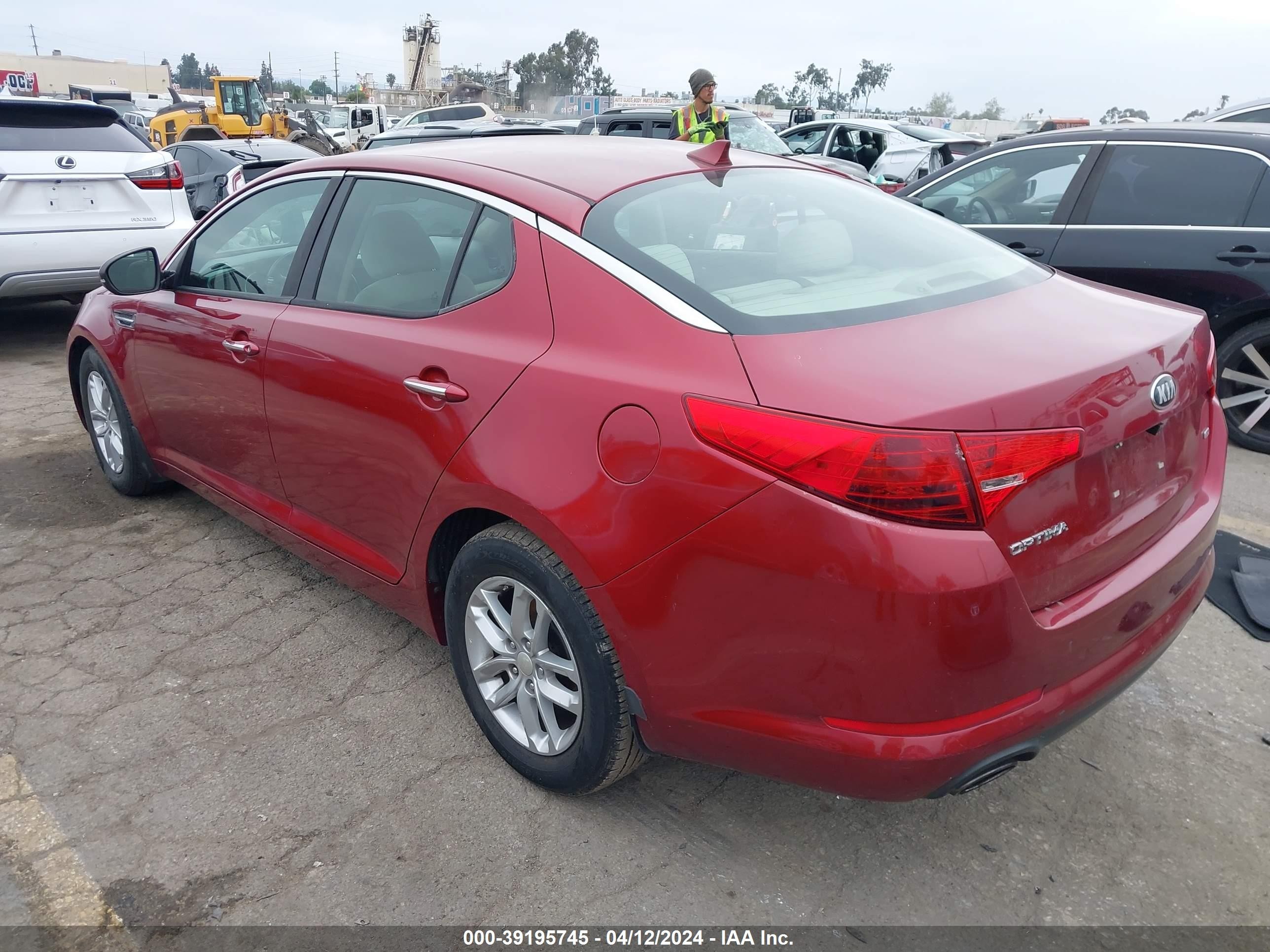 Photo 2 VIN: 5XXGM4A7XDG146318 - KIA OPTIMA 