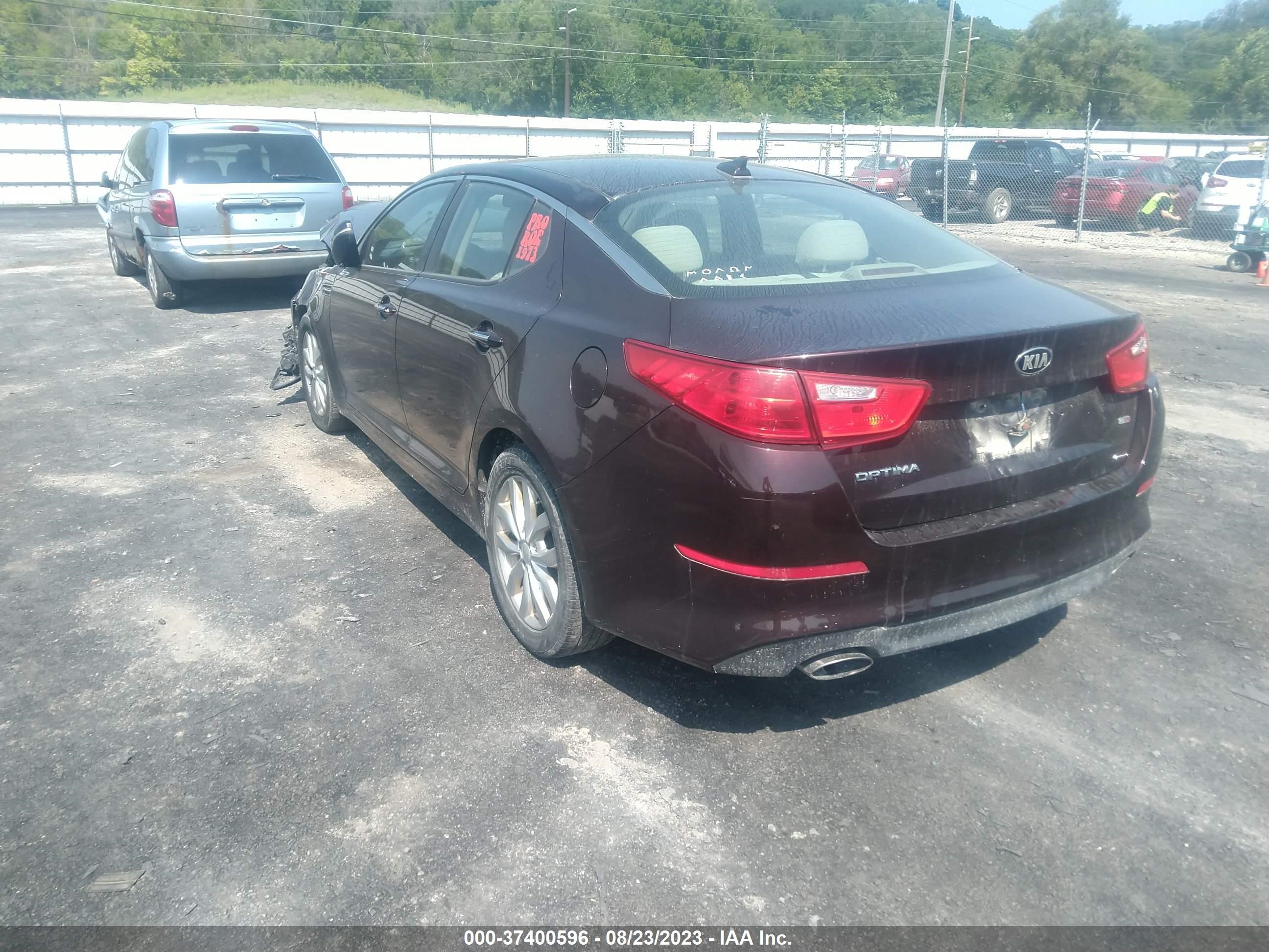 Photo 2 VIN: 5XXGM4A7XFG435279 - KIA OPTIMA 