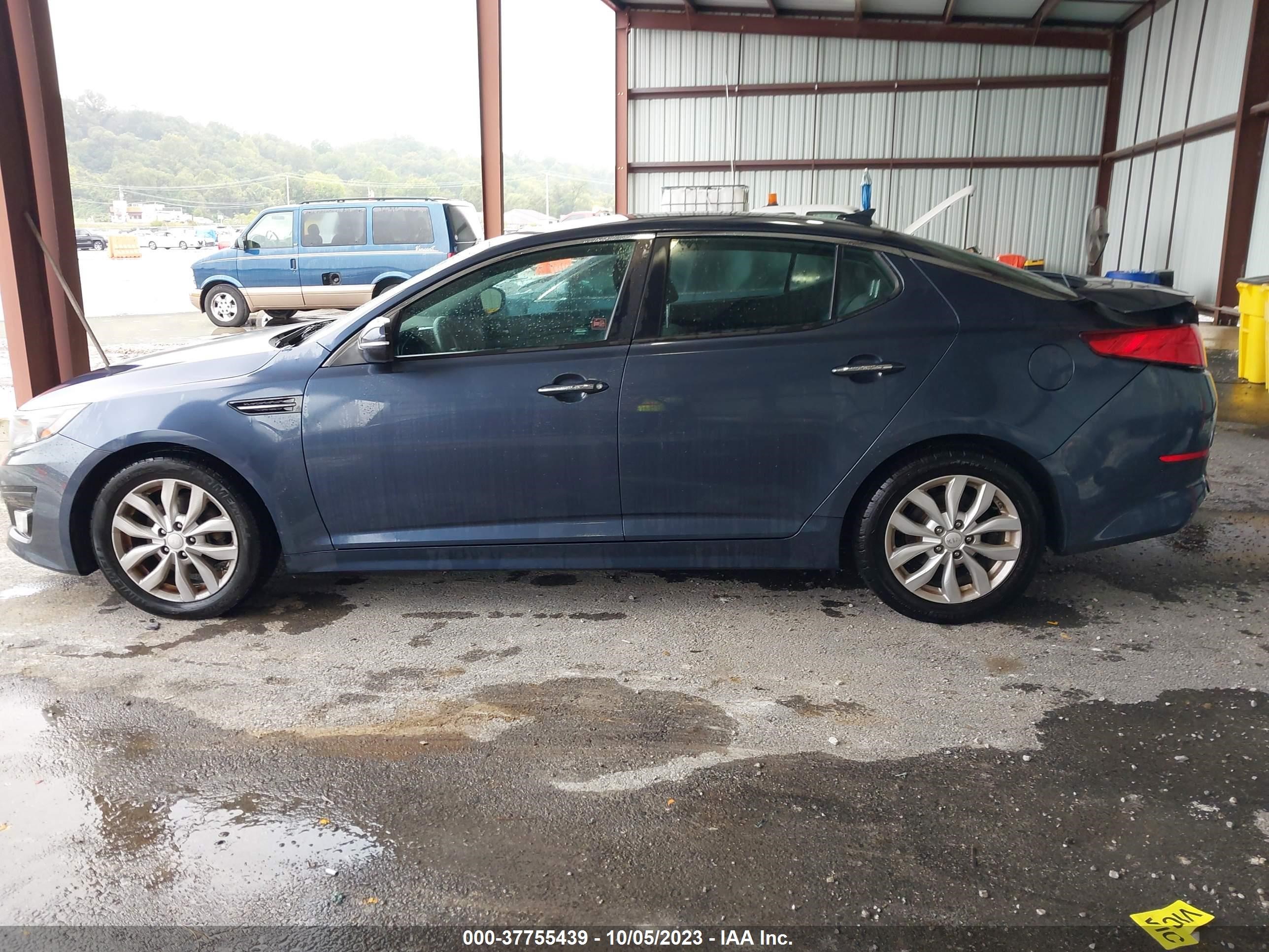 Photo 13 VIN: 5XXGM4A7XFG472588 - KIA OPTIMA 