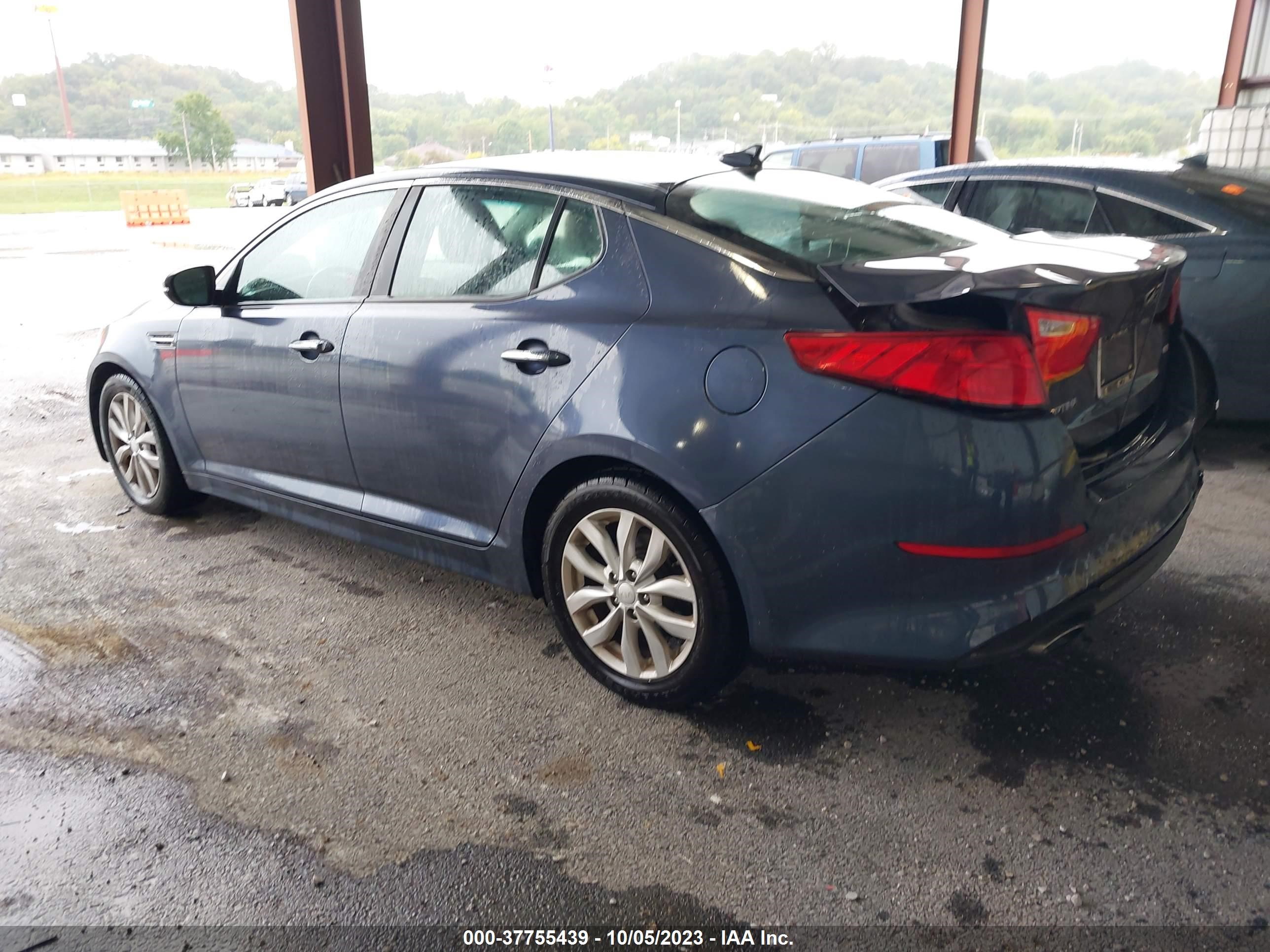 Photo 2 VIN: 5XXGM4A7XFG472588 - KIA OPTIMA 