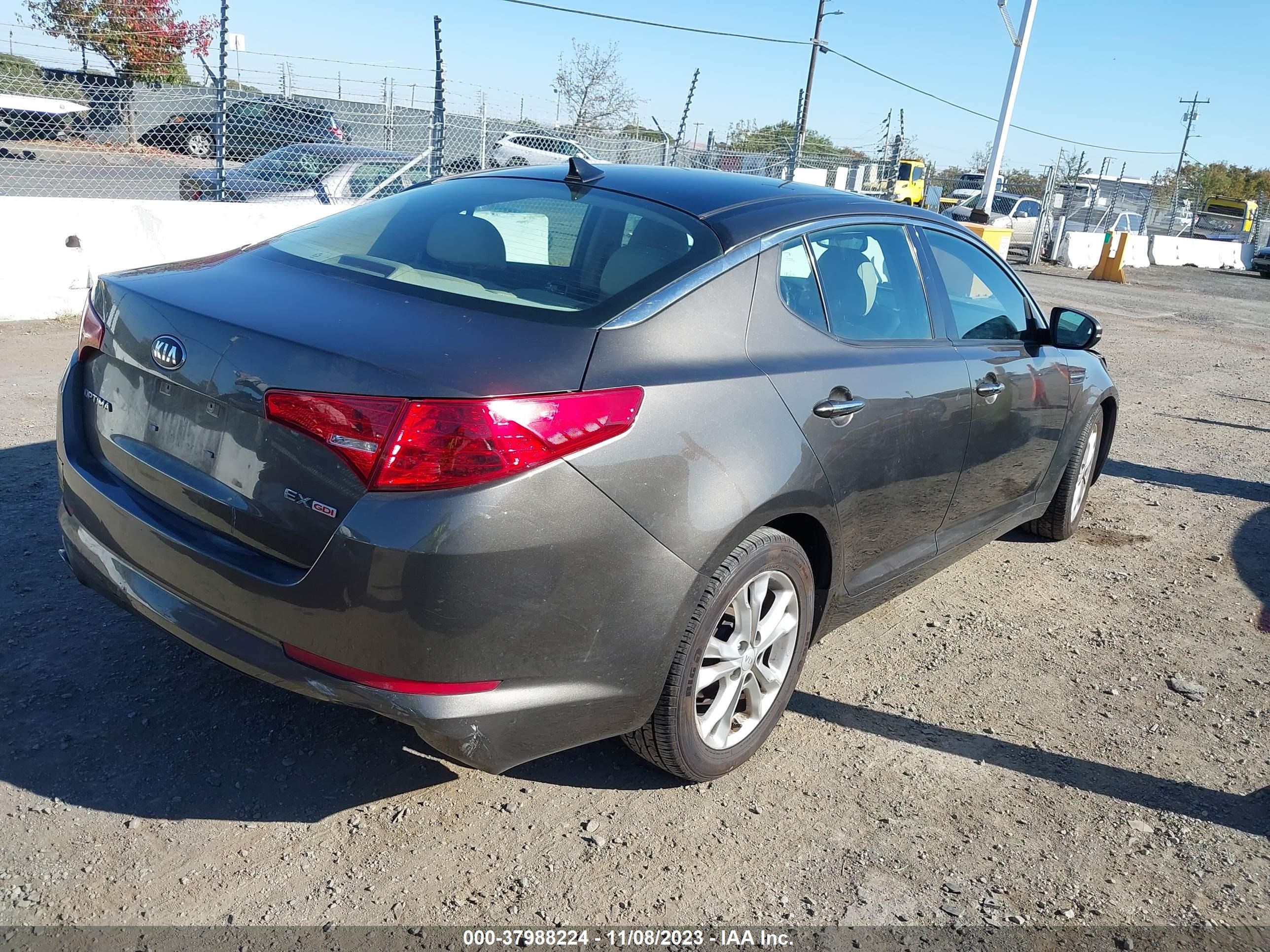 Photo 3 VIN: 5XXGN4A70DG090533 - KIA OPTIMA 