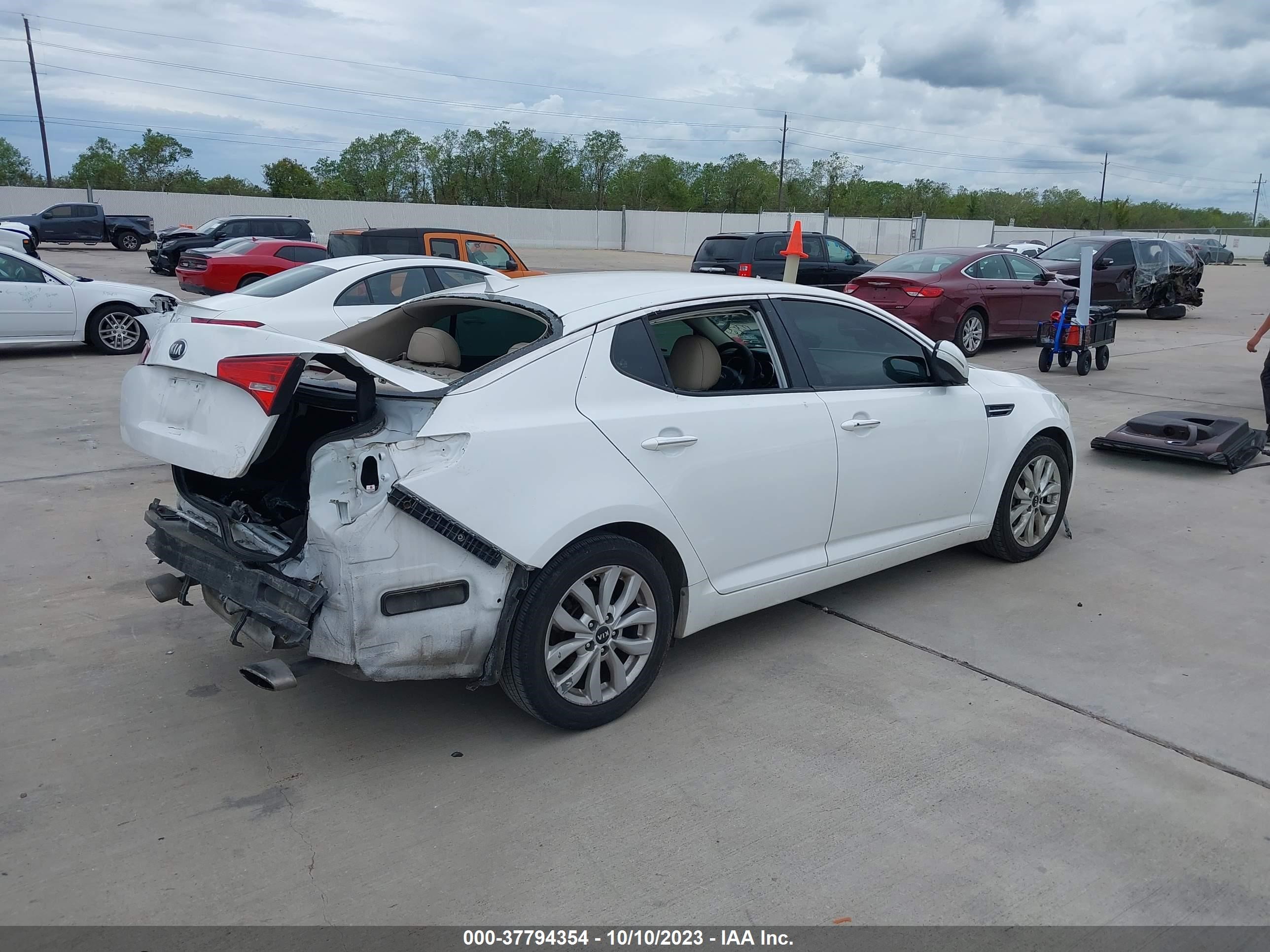 Photo 3 VIN: 5XXGN4A70DG170642 - KIA OPTIMA 