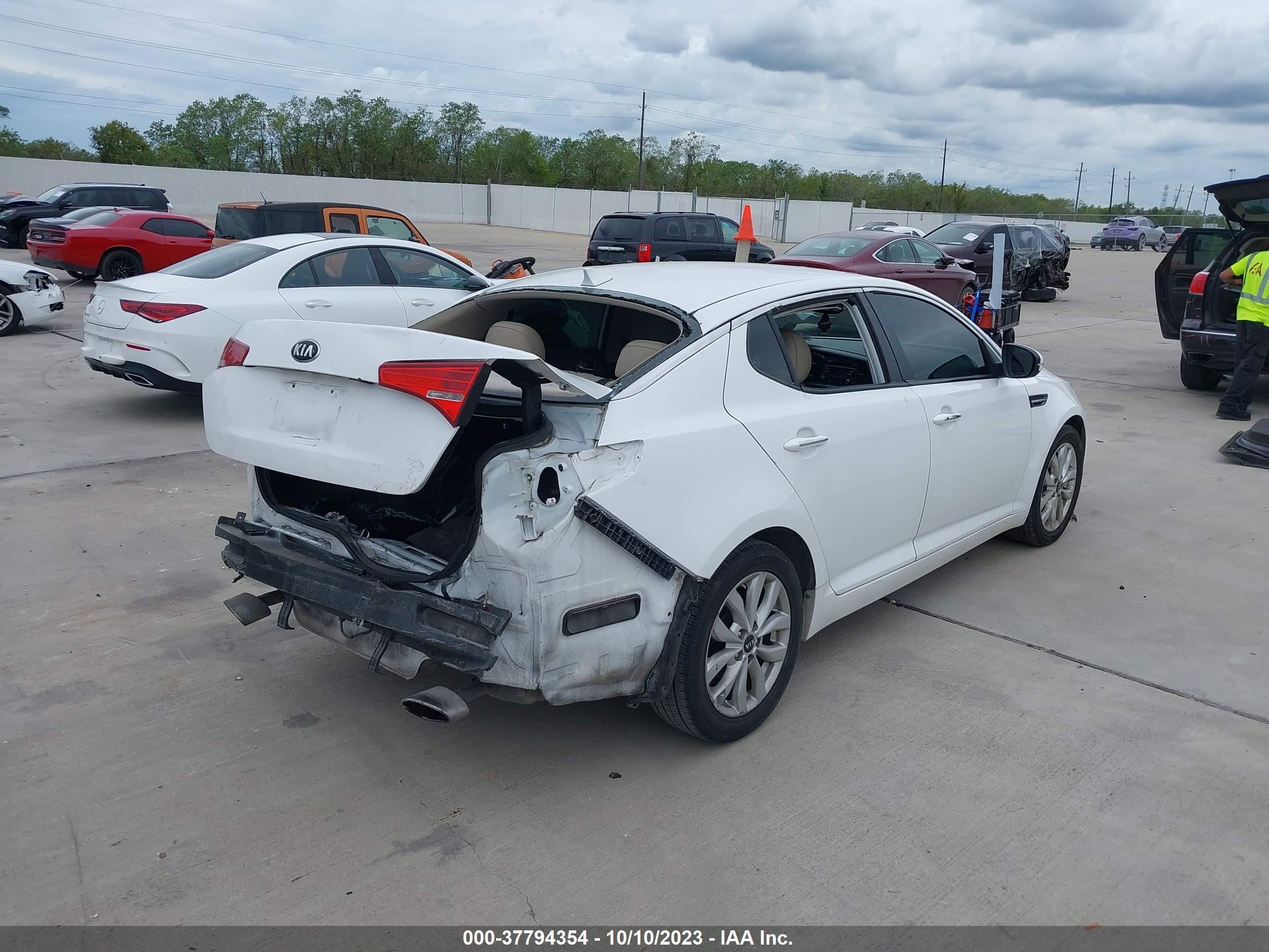 Photo 4 VIN: 5XXGN4A70DG170642 - KIA OPTIMA 