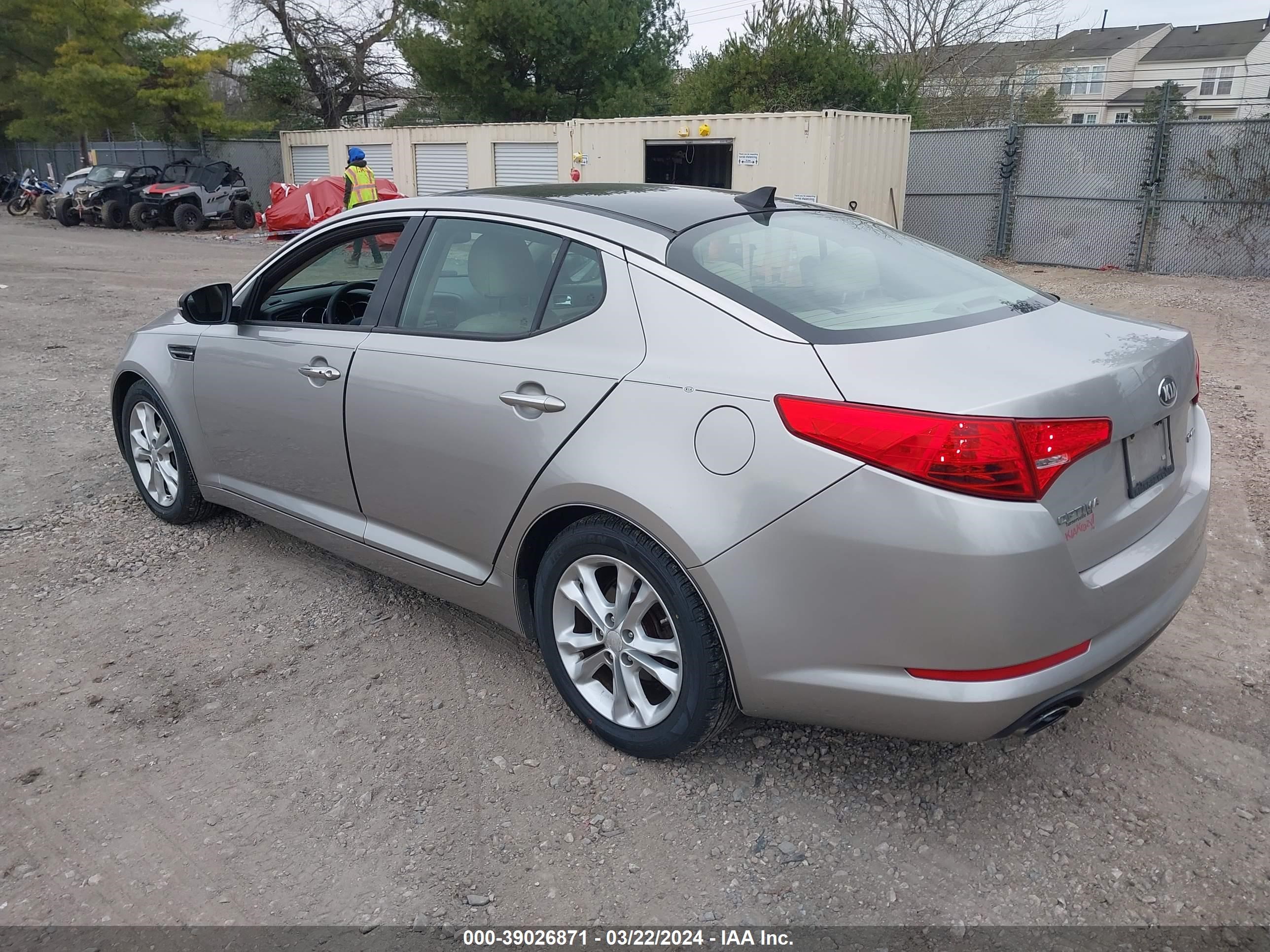 Photo 2 VIN: 5XXGN4A72DG230873 - KIA OPTIMA 