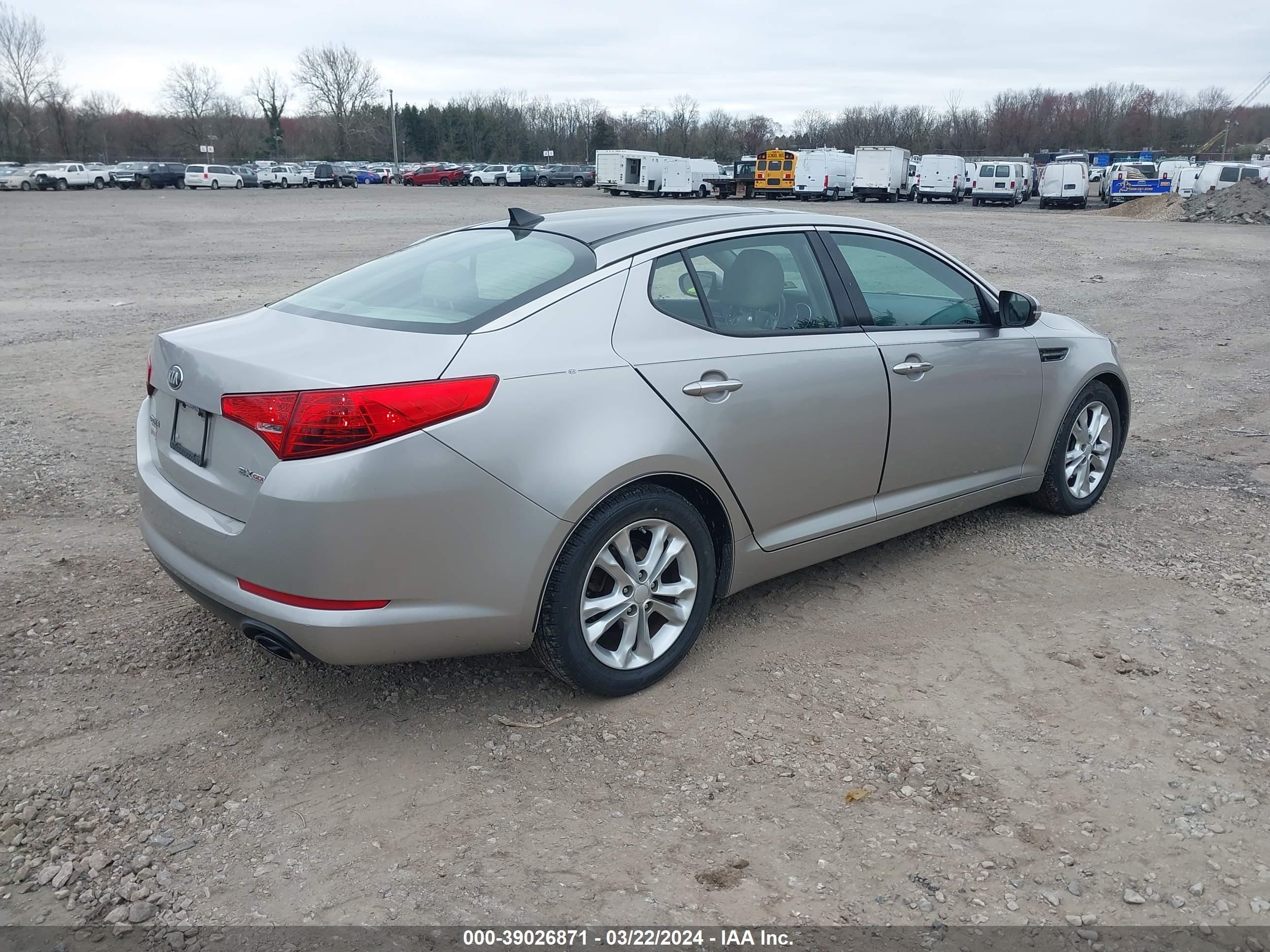 Photo 3 VIN: 5XXGN4A72DG230873 - KIA OPTIMA 