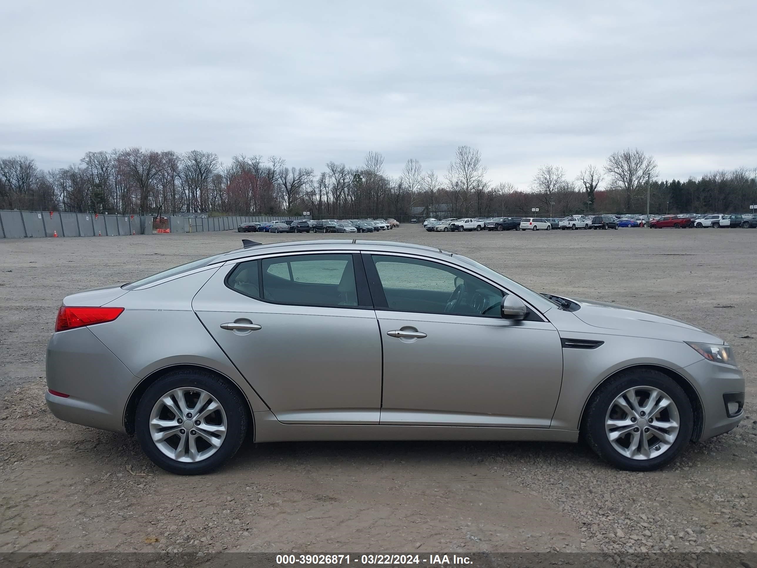 Photo 4 VIN: 5XXGN4A72DG230873 - KIA OPTIMA 