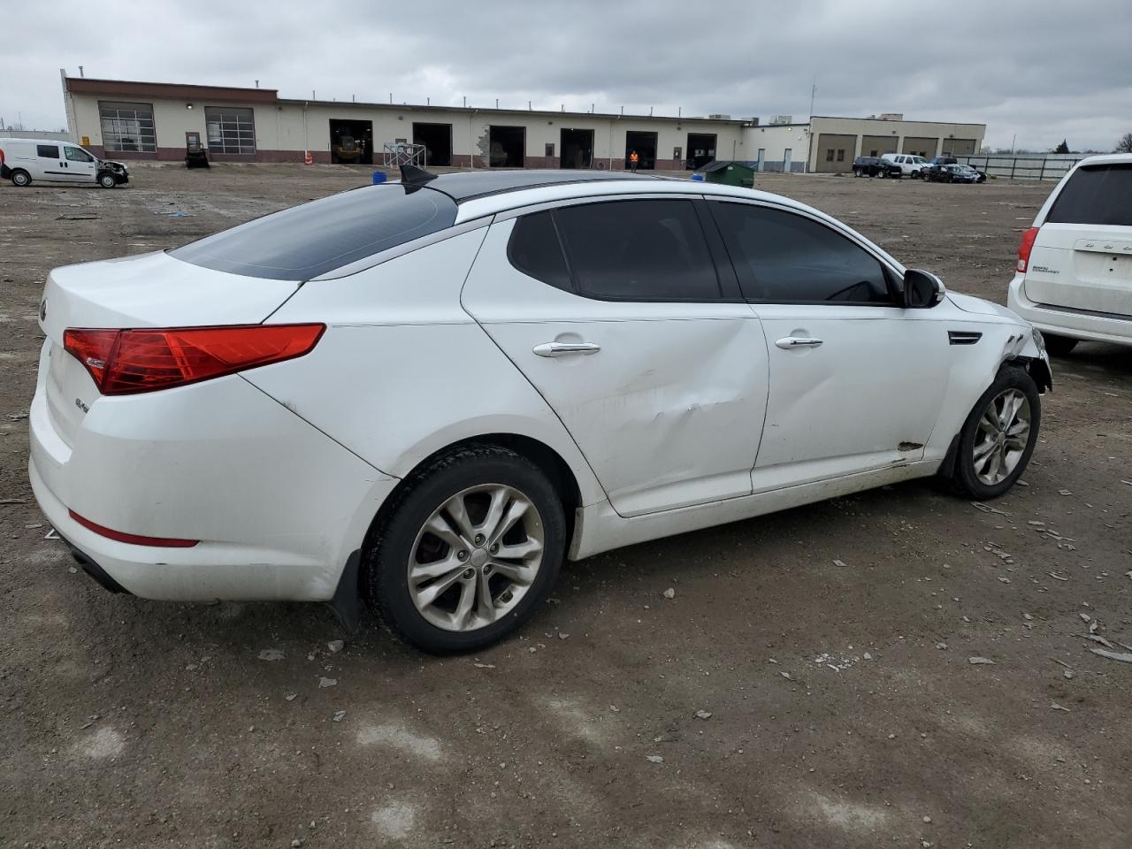 Photo 2 VIN: 5XXGN4A74DG110282 - KIA OPTIMA 