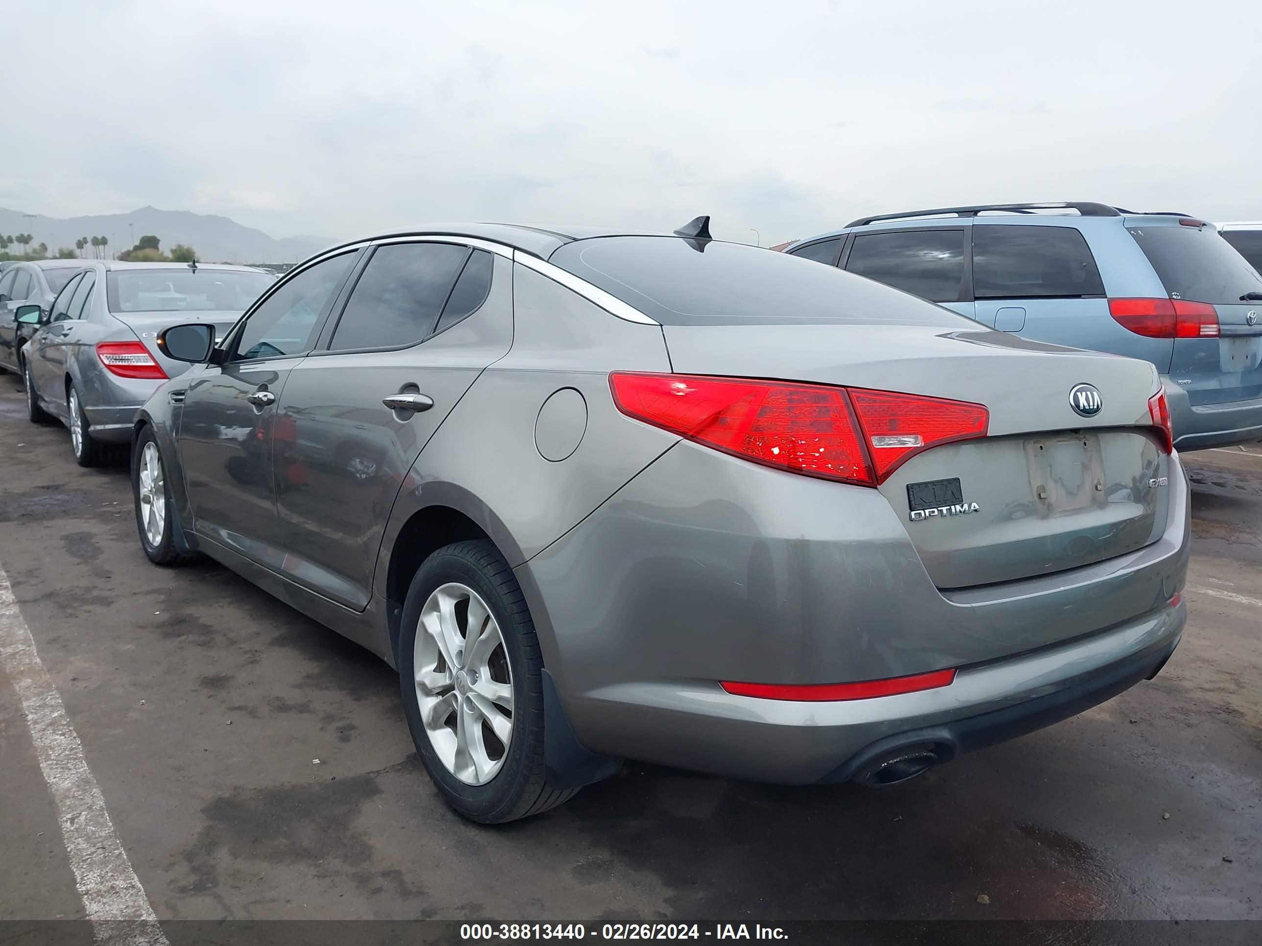 Photo 2 VIN: 5XXGN4A74DG133724 - KIA OPTIMA 