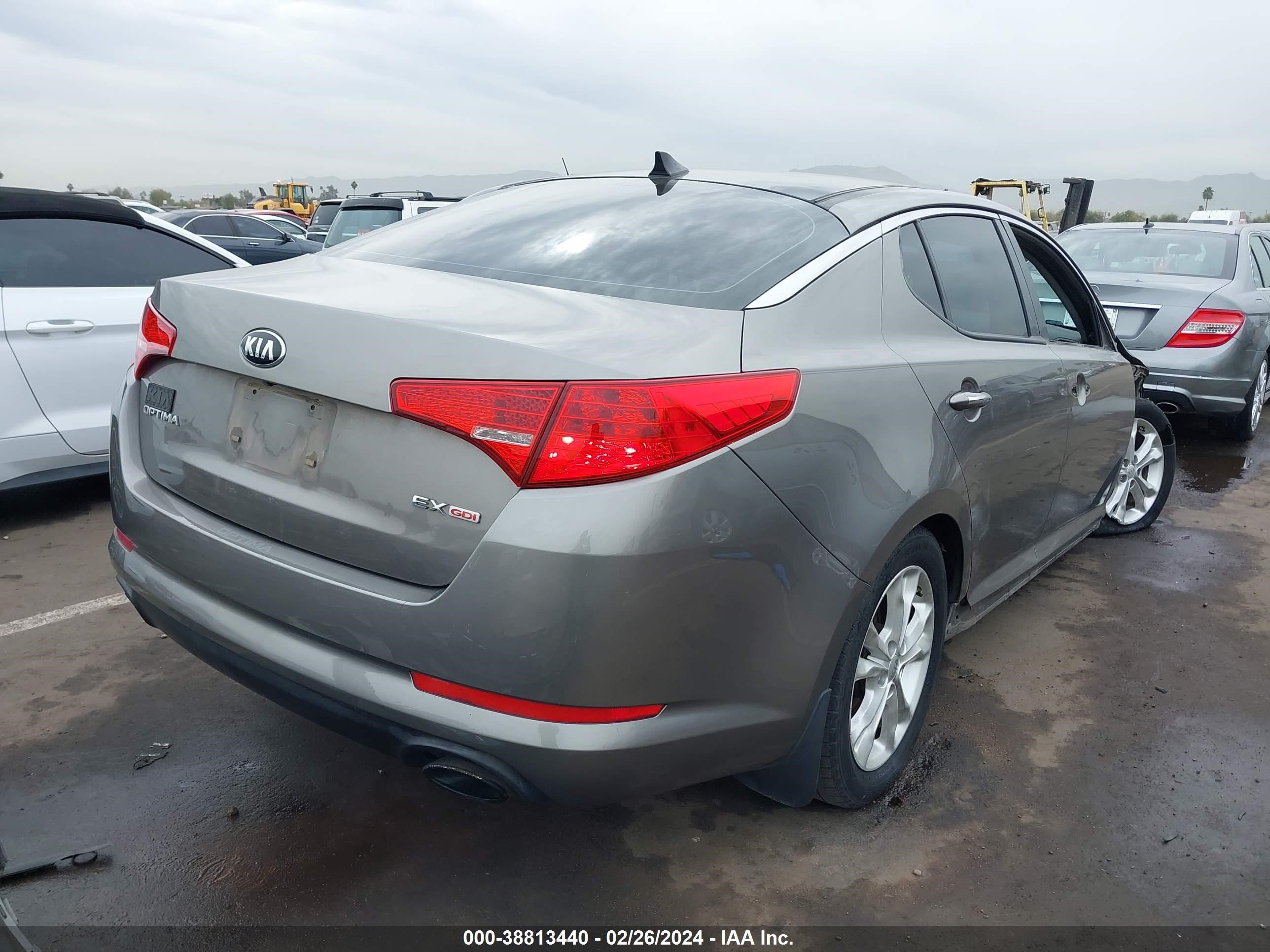 Photo 3 VIN: 5XXGN4A74DG133724 - KIA OPTIMA 