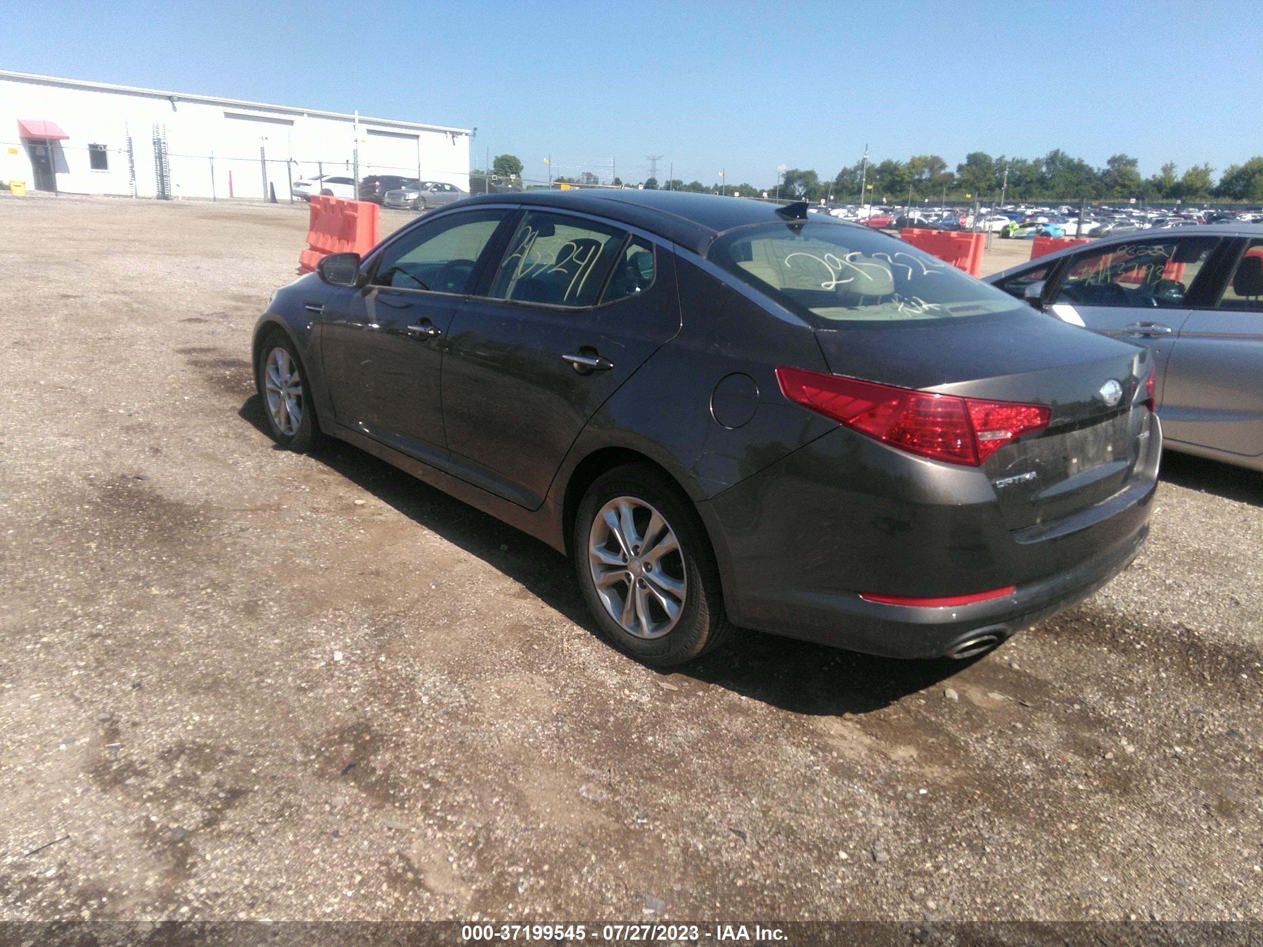 Photo 2 VIN: 5XXGN4A74DG162897 - KIA OPTIMA 