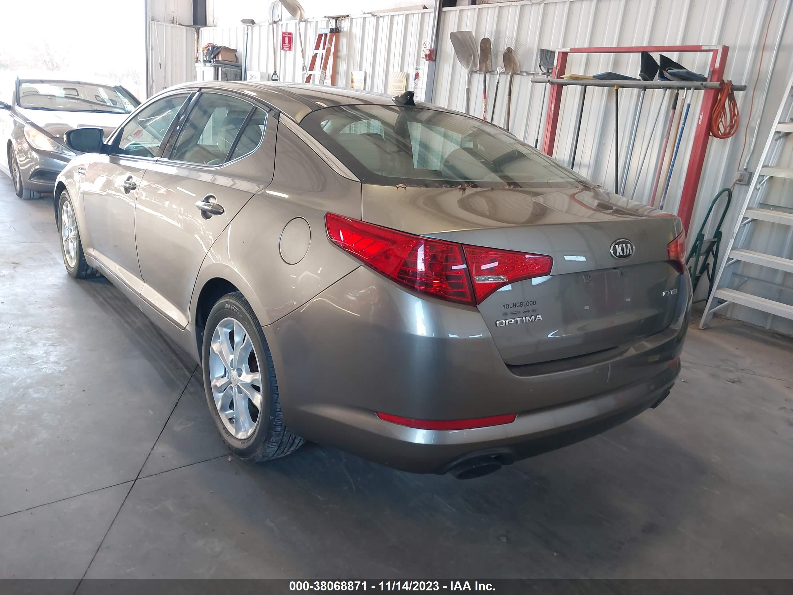 Photo 2 VIN: 5XXGN4A76DG113054 - KIA OPTIMA 