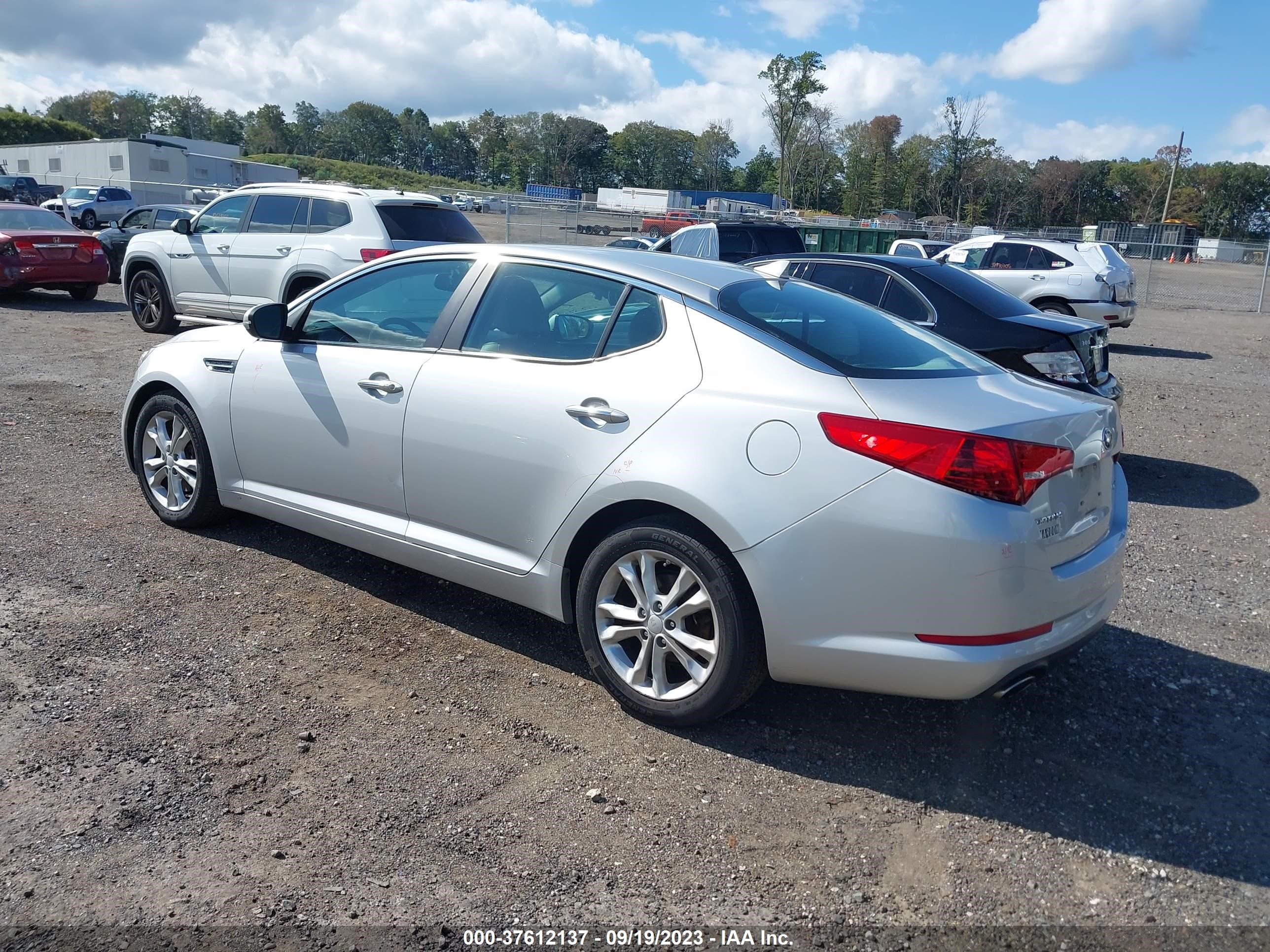 Photo 2 VIN: 5XXGN4A7XDG225758 - KIA OPTIMA 