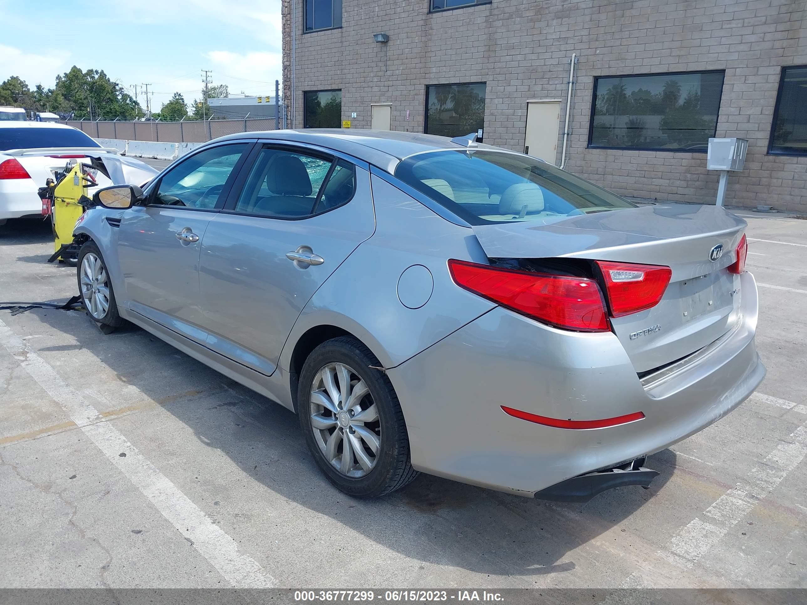 Photo 2 VIN: 5XXGN4A7XFG422299 - KIA OPTIMA 