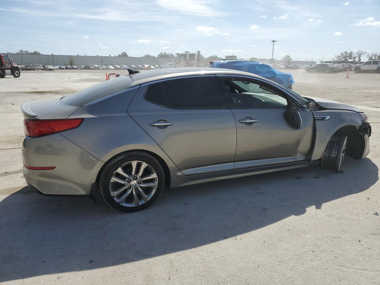 Photo 2 VIN: 5XXGR4A60FG391348 - KIA OPTIMA 