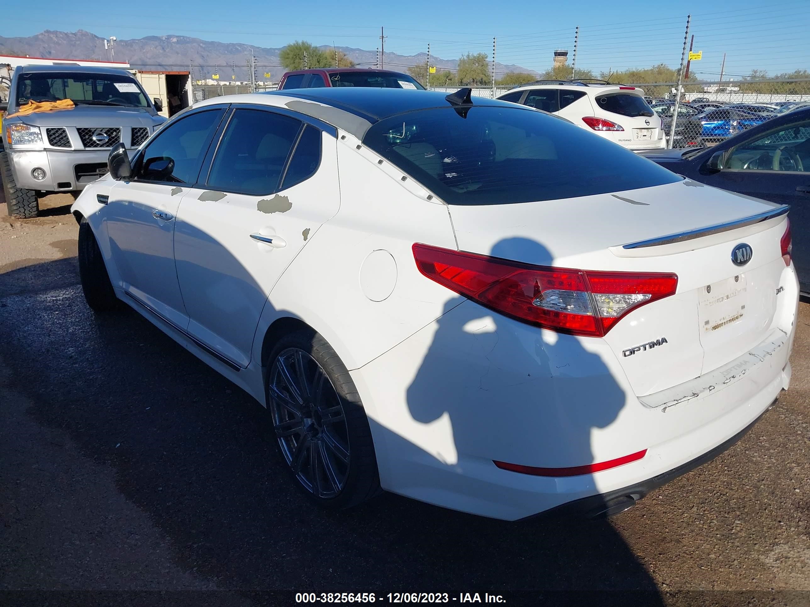 Photo 2 VIN: 5XXGR4A61DG165834 - KIA OPTIMA 