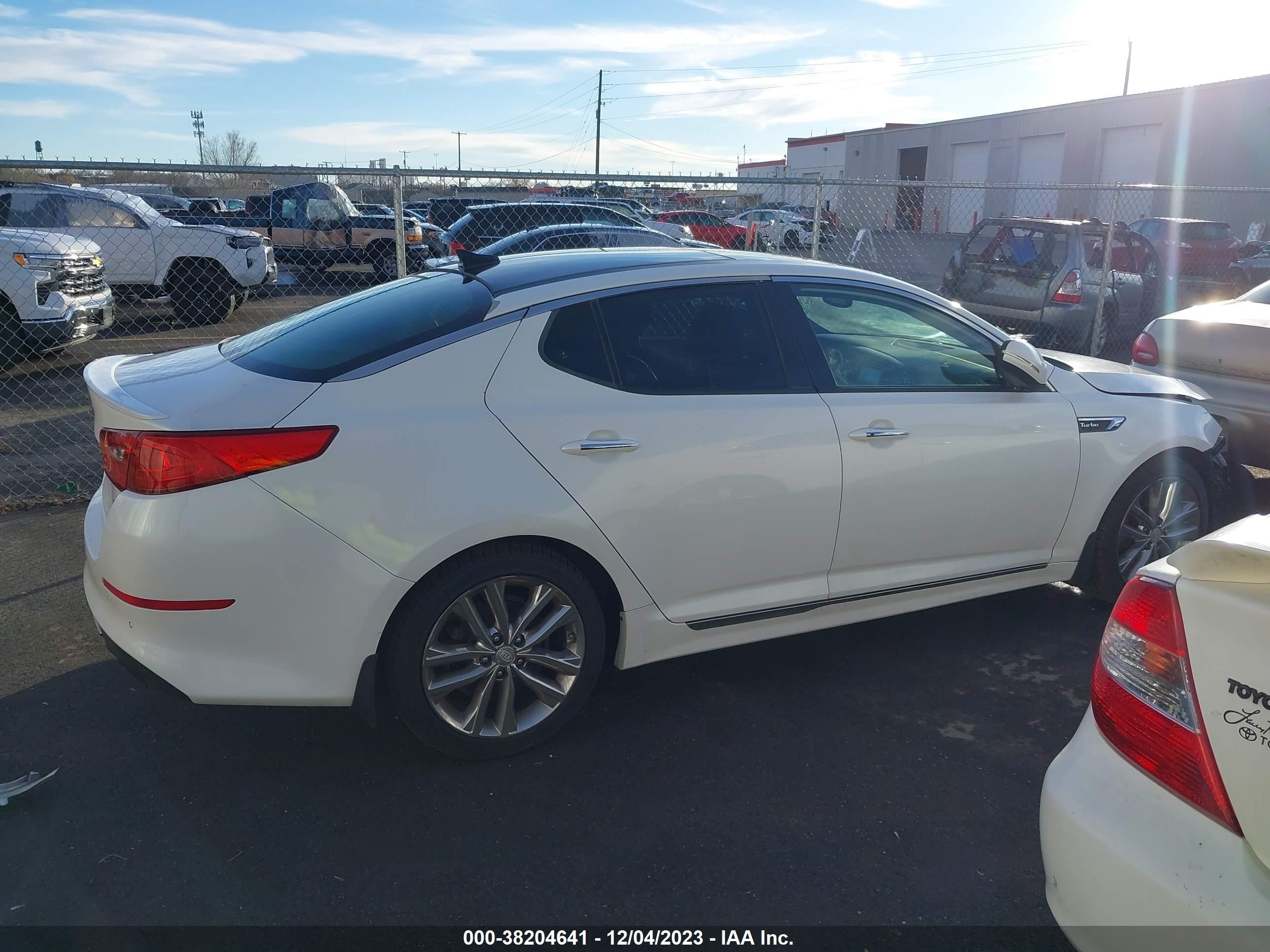 Photo 12 VIN: 5XXGR4A61FG373828 - KIA OPTIMA 