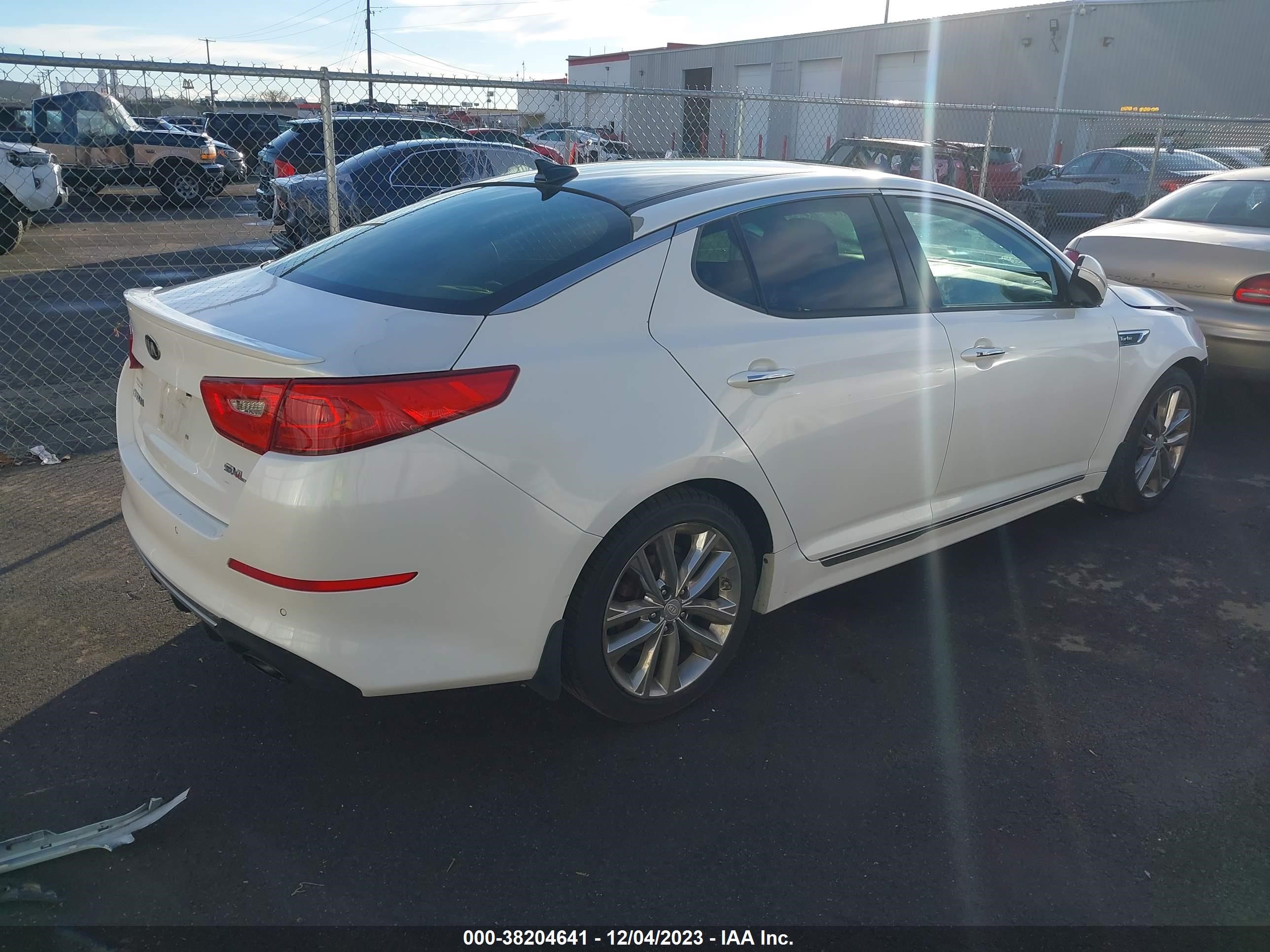 Photo 3 VIN: 5XXGR4A61FG373828 - KIA OPTIMA 