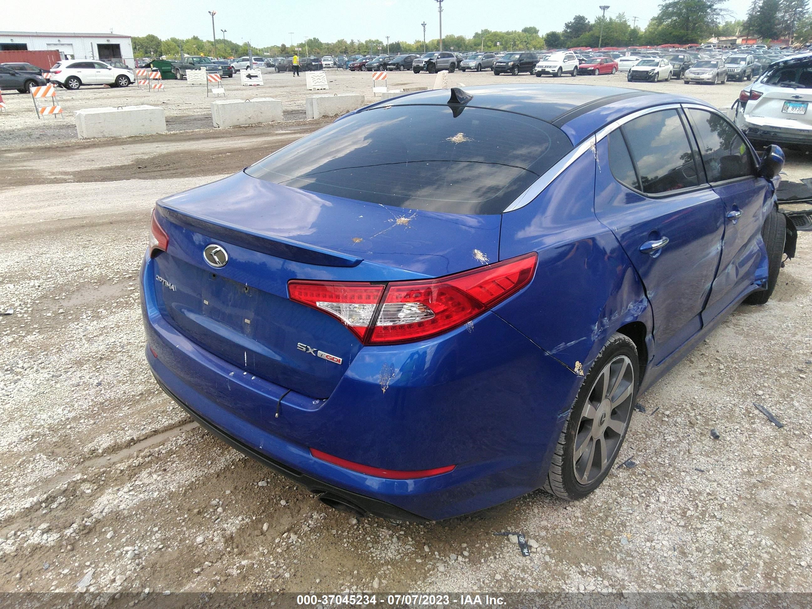 Photo 3 VIN: 5XXGR4A63DG113198 - KIA OPTIMA 