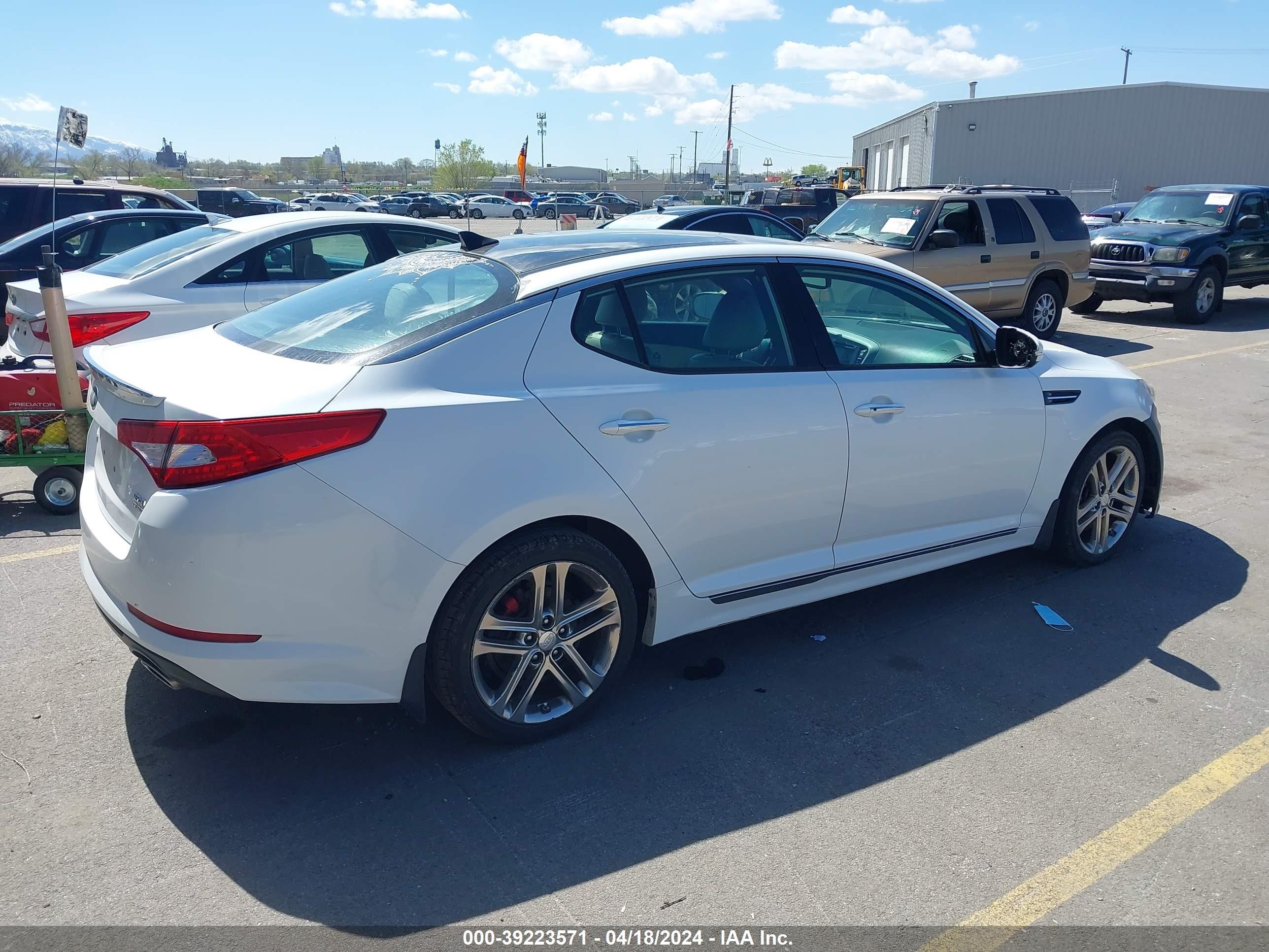 Photo 3 VIN: 5XXGR4A63DG175121 - KIA OPTIMA 