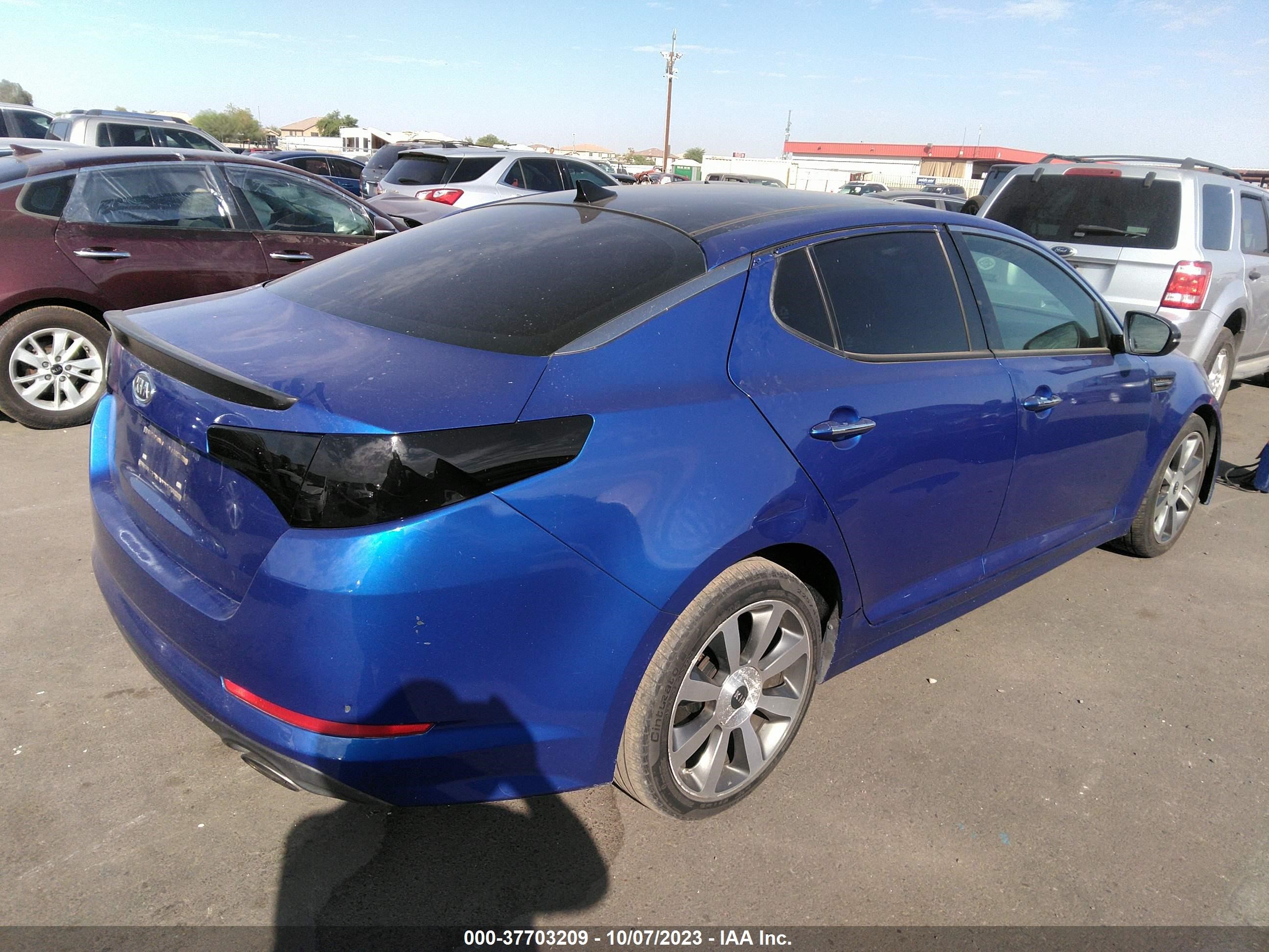 Photo 3 VIN: 5XXGR4A64CG043838 - KIA OPTIMA 