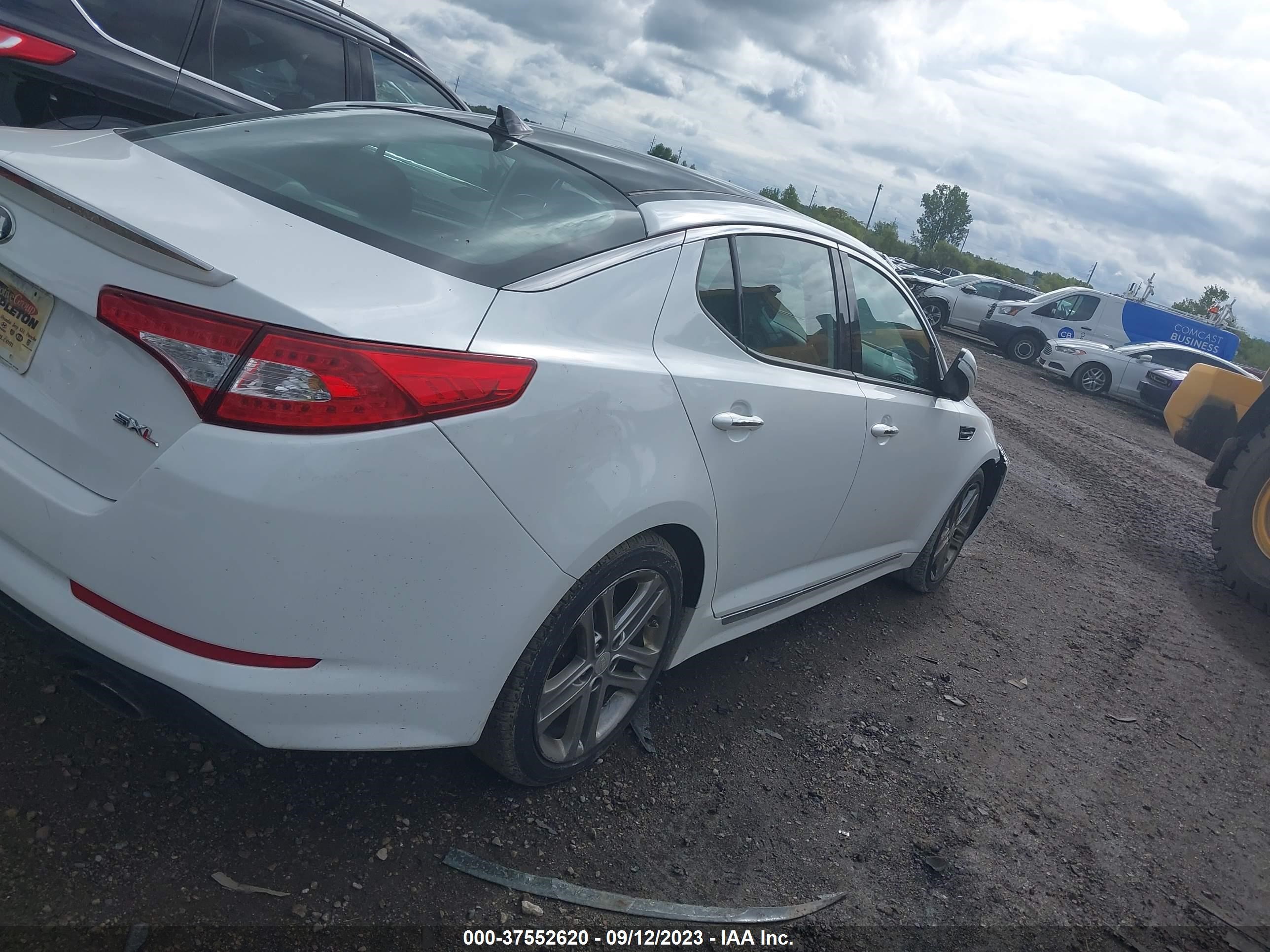 Photo 3 VIN: 5XXGR4A64DG243104 - KIA OPTIMA 