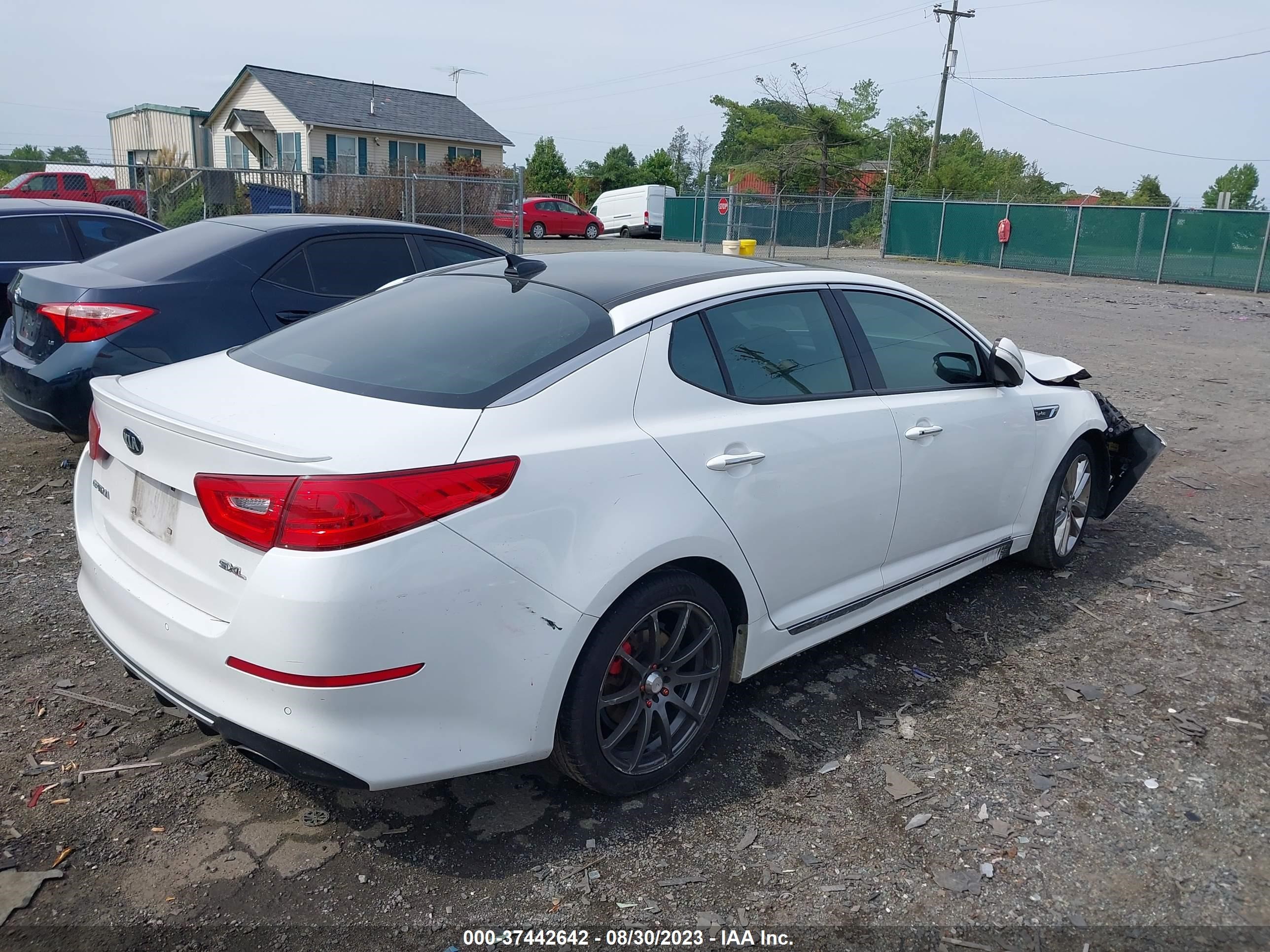 Photo 3 VIN: 5XXGR4A69FG453894 - KIA OPTIMA 