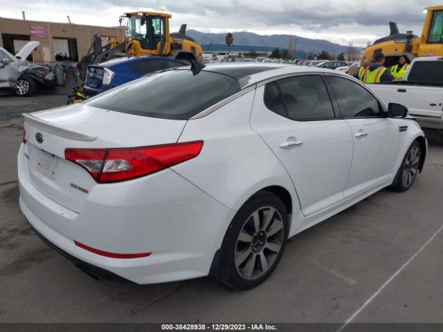 Photo 3 VIN: 5XXGR4A6XCG072163 - KIA OPTIMA 