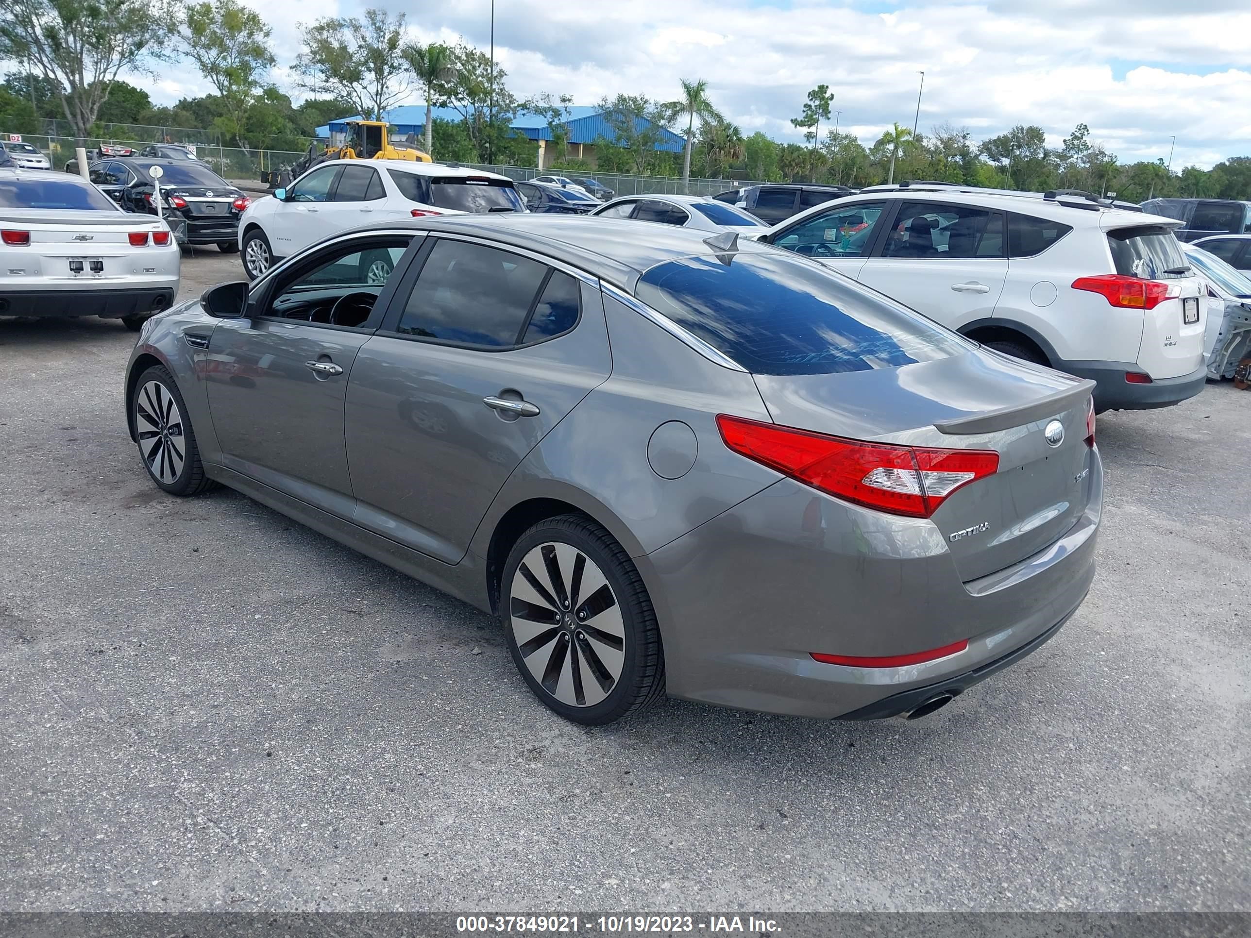 Photo 2 VIN: 5XXGR4A6XDG238473 - KIA OPTIMA 