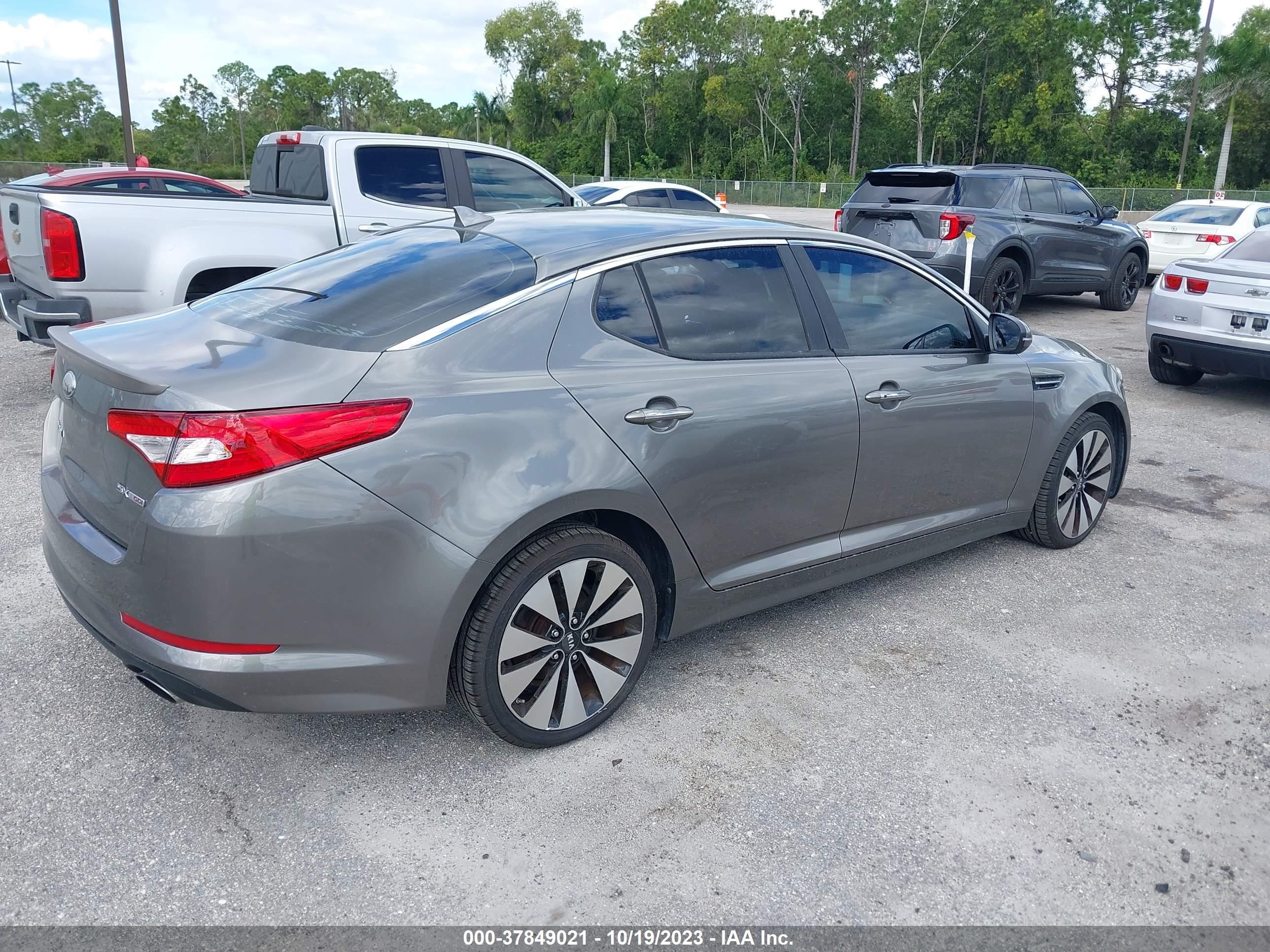 Photo 3 VIN: 5XXGR4A6XDG238473 - KIA OPTIMA 