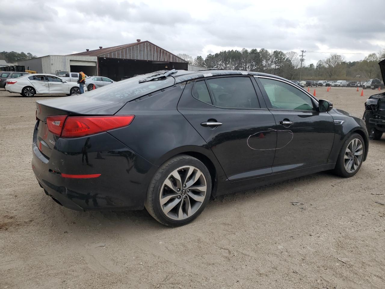 Photo 2 VIN: 5XXGR4A6XFG386755 - KIA OPTIMA 