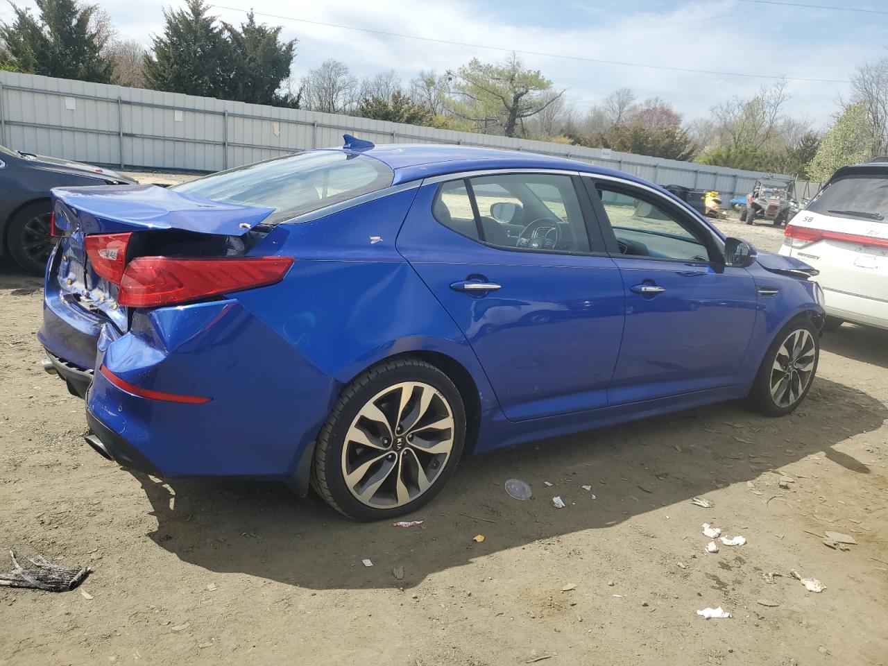 Photo 2 VIN: 5XXGR4A7XFG466677 - KIA OPTIMA 