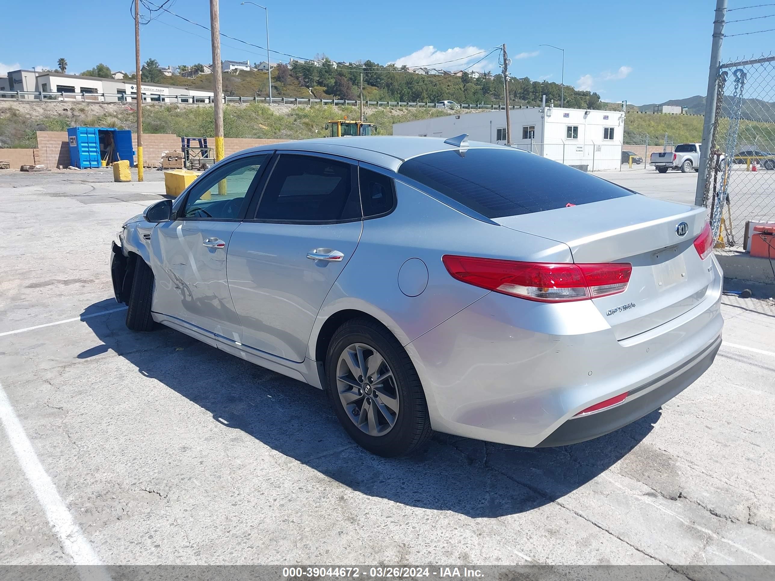 Photo 2 VIN: 5XXGT4L10GG022963 - KIA OPTIMA 