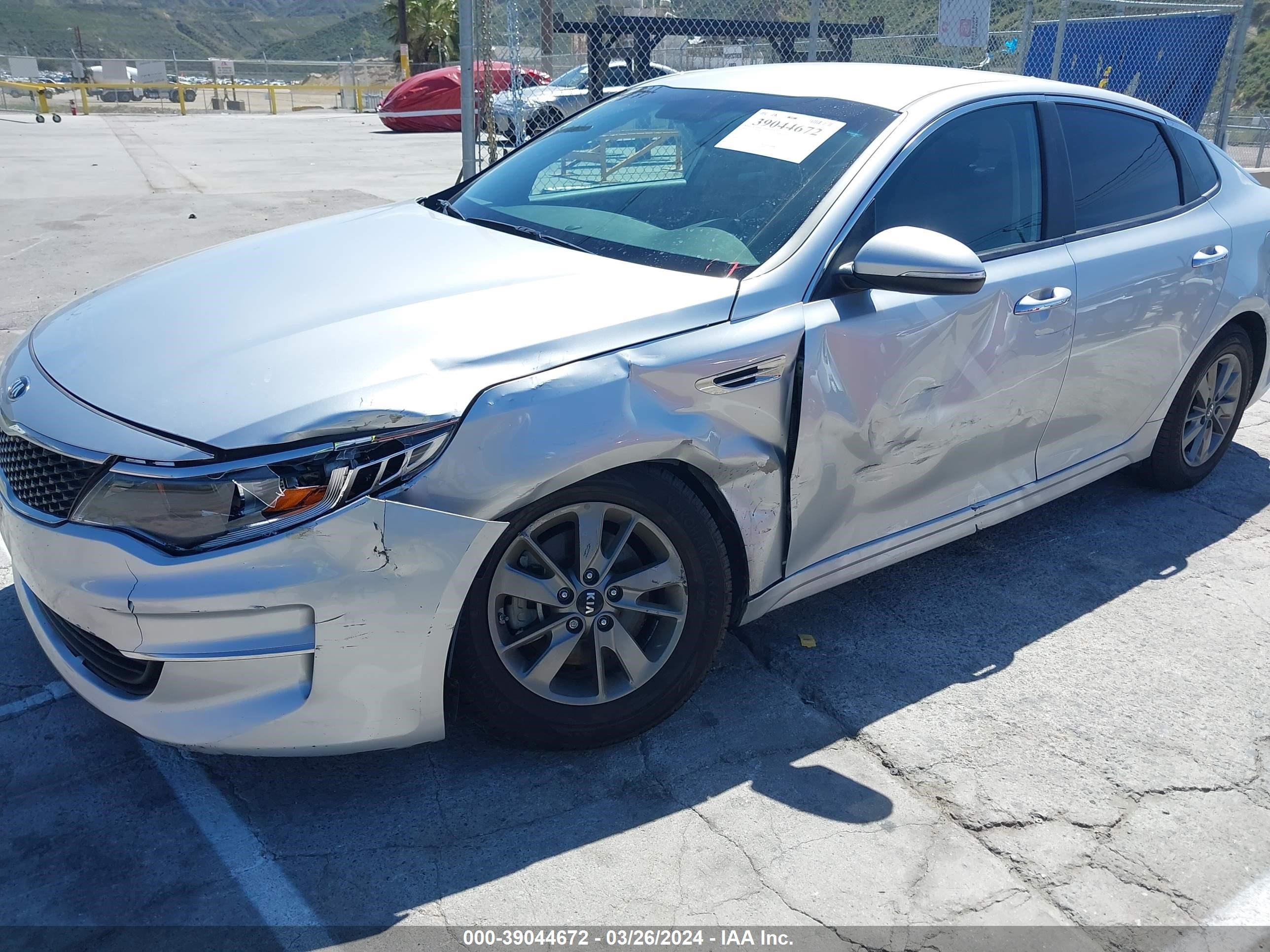 Photo 5 VIN: 5XXGT4L10GG022963 - KIA OPTIMA 