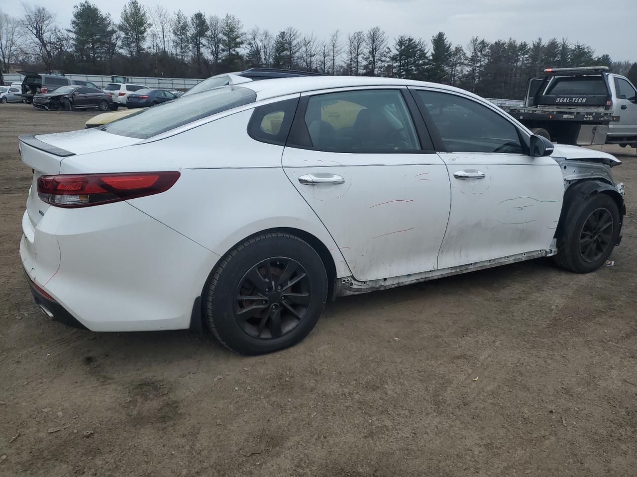 Photo 2 VIN: 5XXGT4L10HG172203 - KIA OPTIMA 