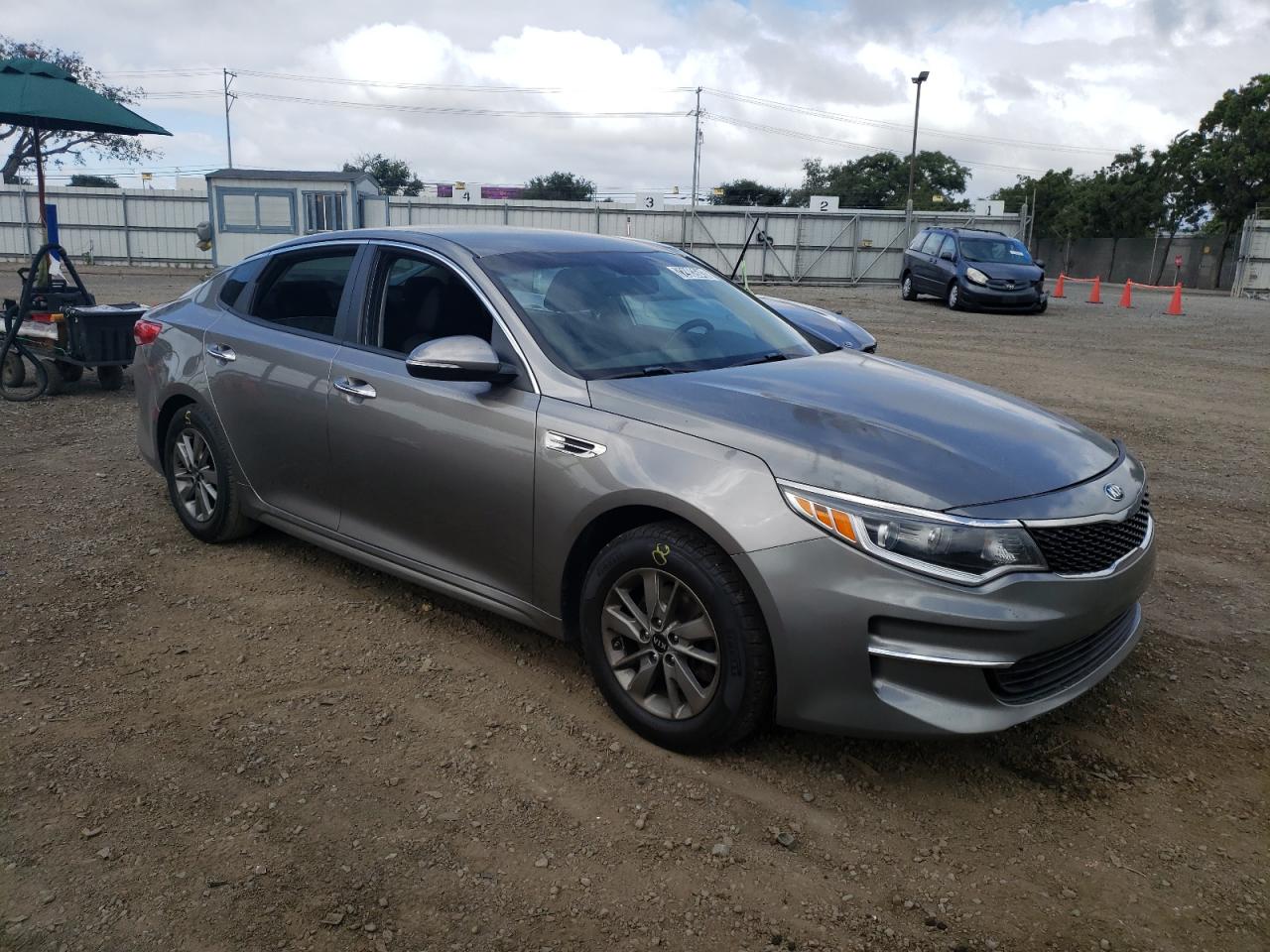 Photo 3 VIN: 5XXGT4L15GG010517 - KIA OPTIMA 