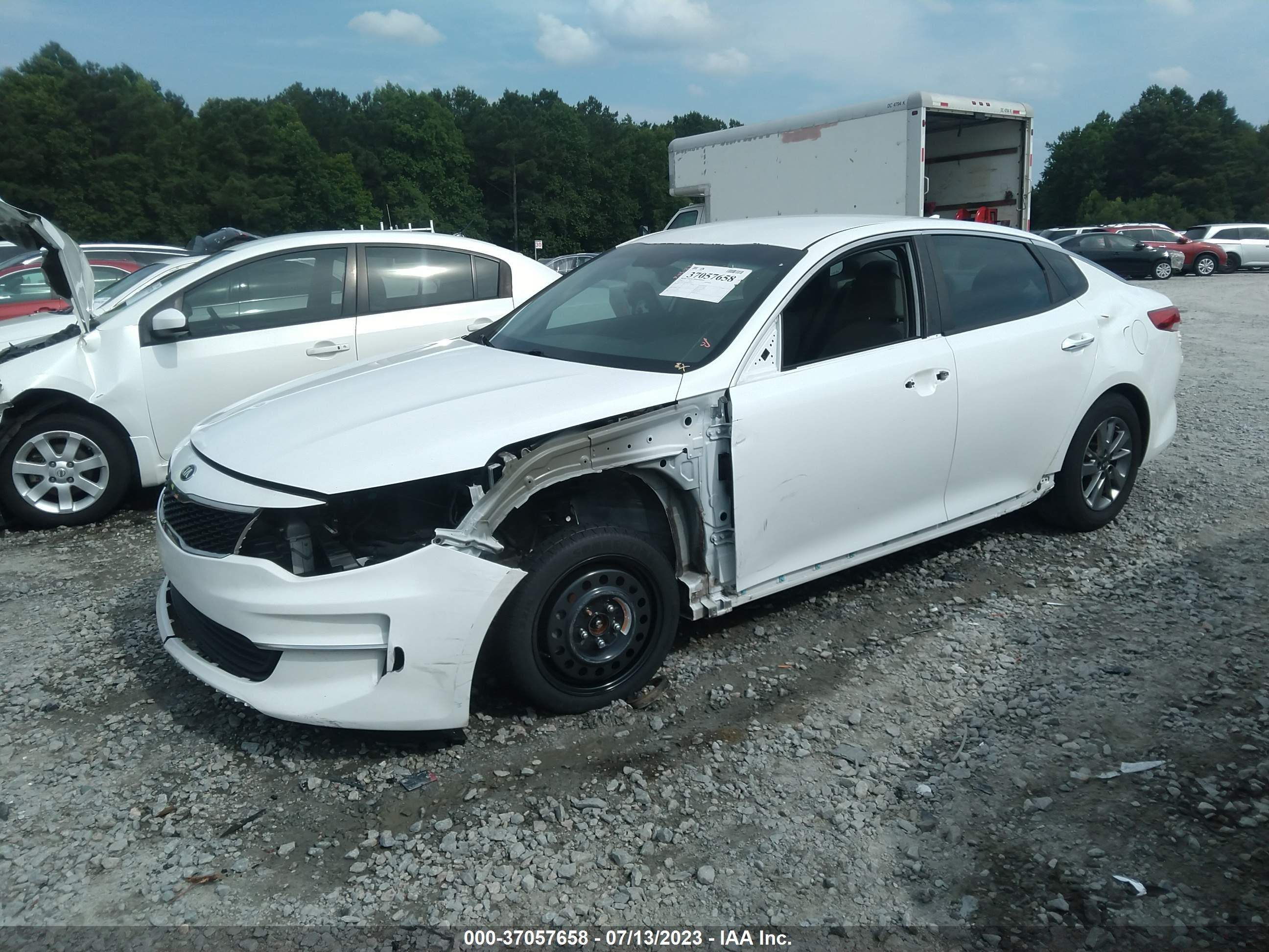 Photo 1 VIN: 5XXGT4L16GG010025 - KIA OPTIMA 