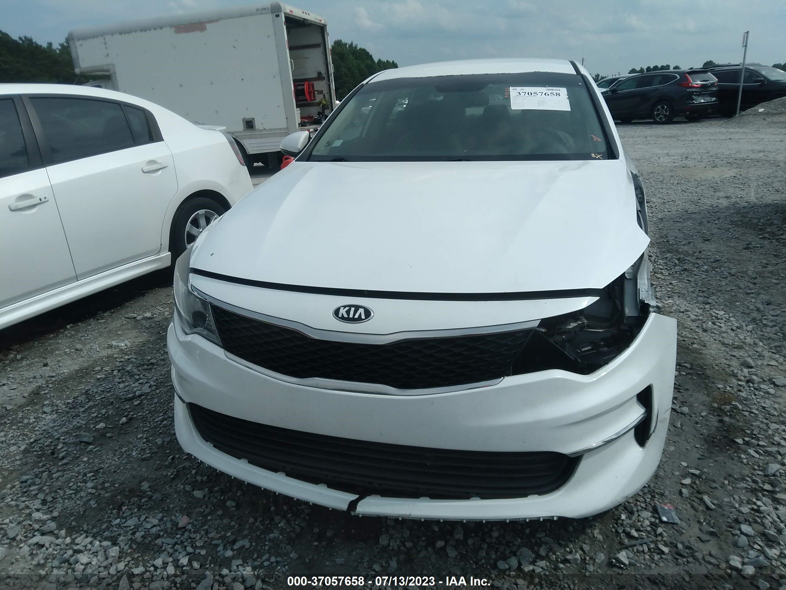 Photo 11 VIN: 5XXGT4L16GG010025 - KIA OPTIMA 